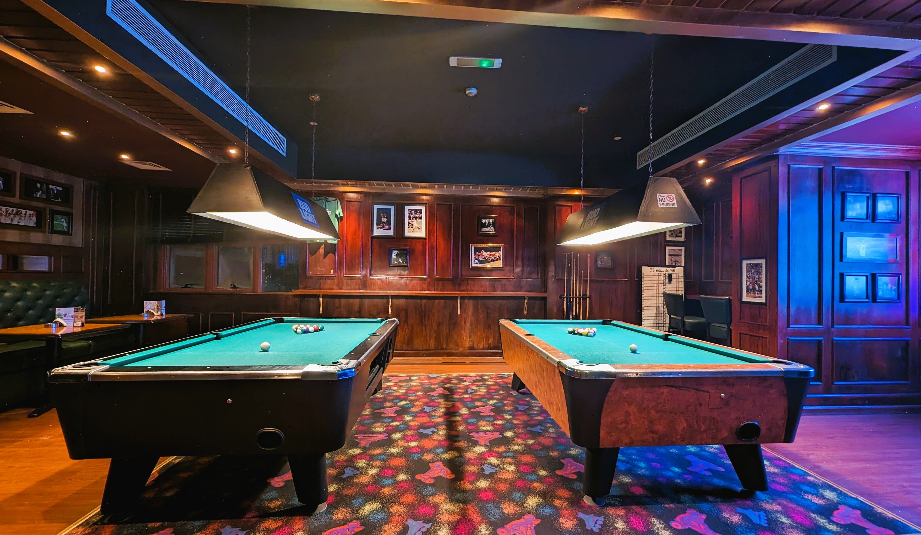 launge bar