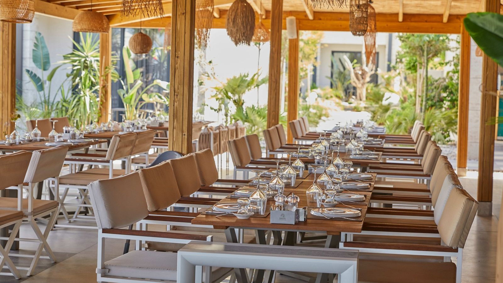 MAIN RESTOURANT