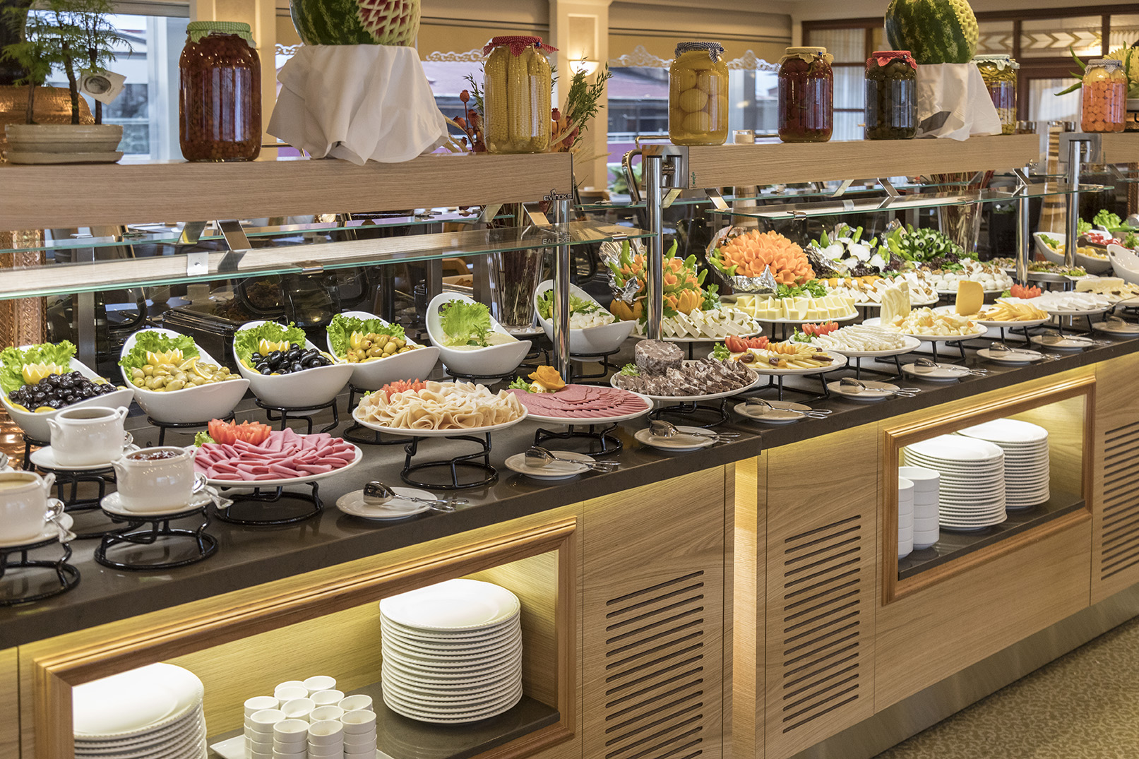 MAIN RESTAURANT