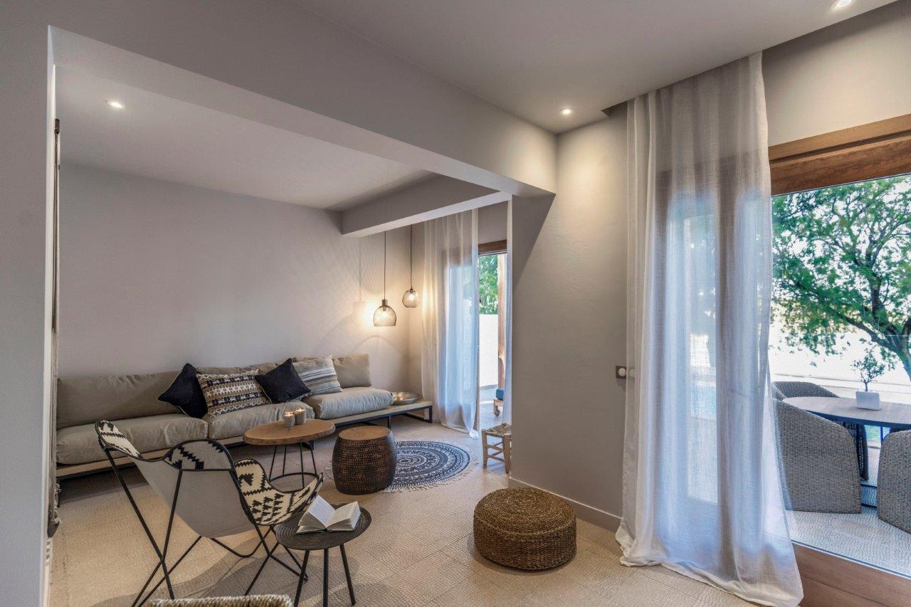 2 bedroom seafront villa private pool 