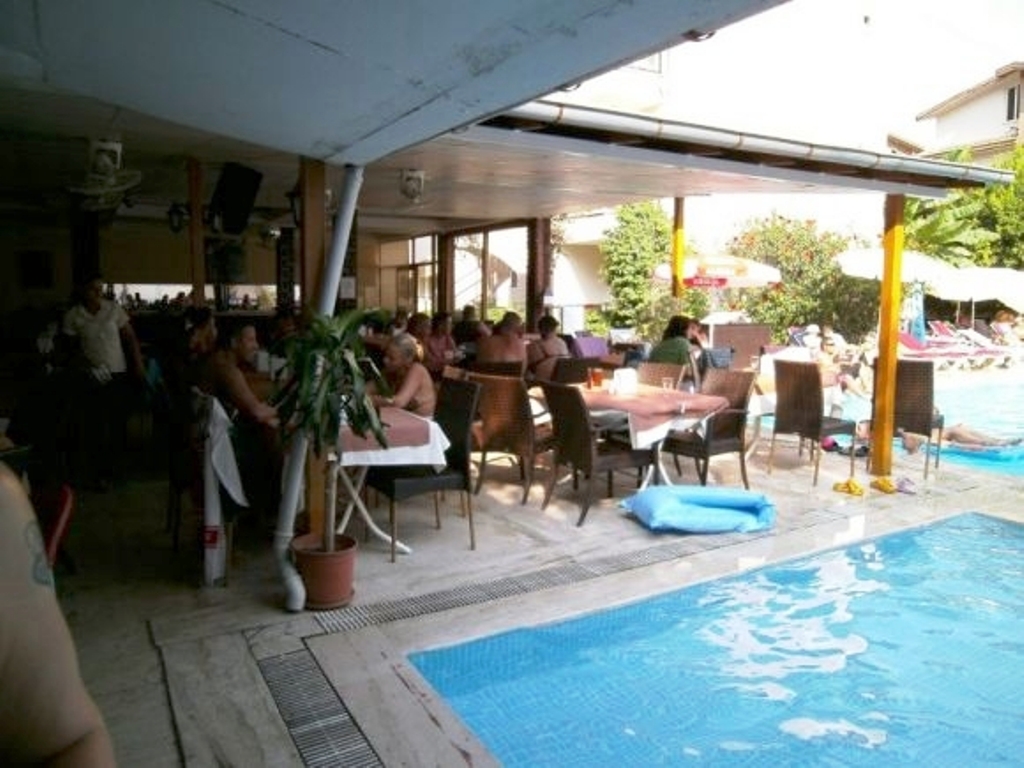 POOL BAR
