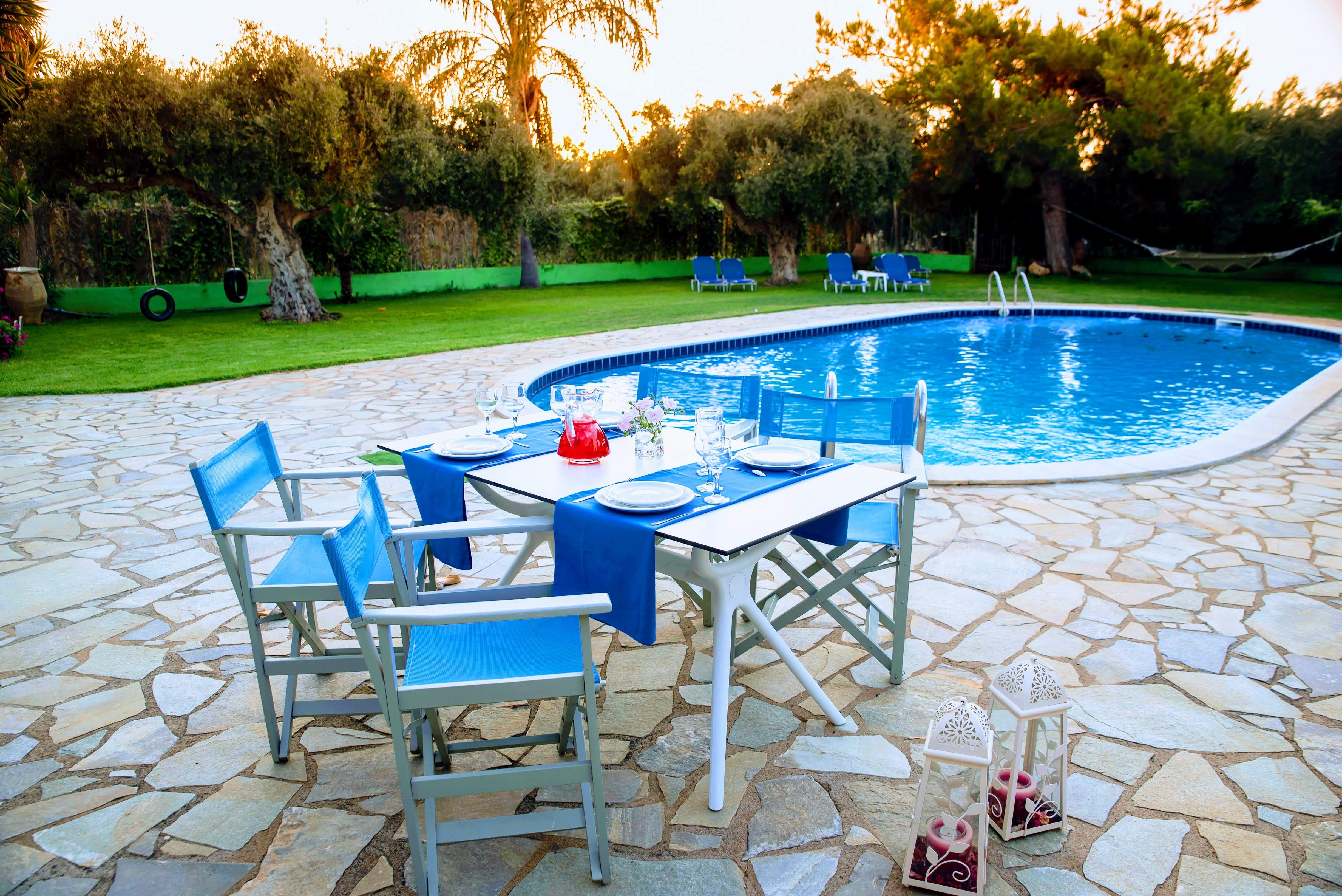 Pool Bar