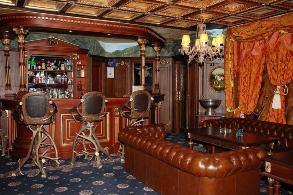 IRISH PUB