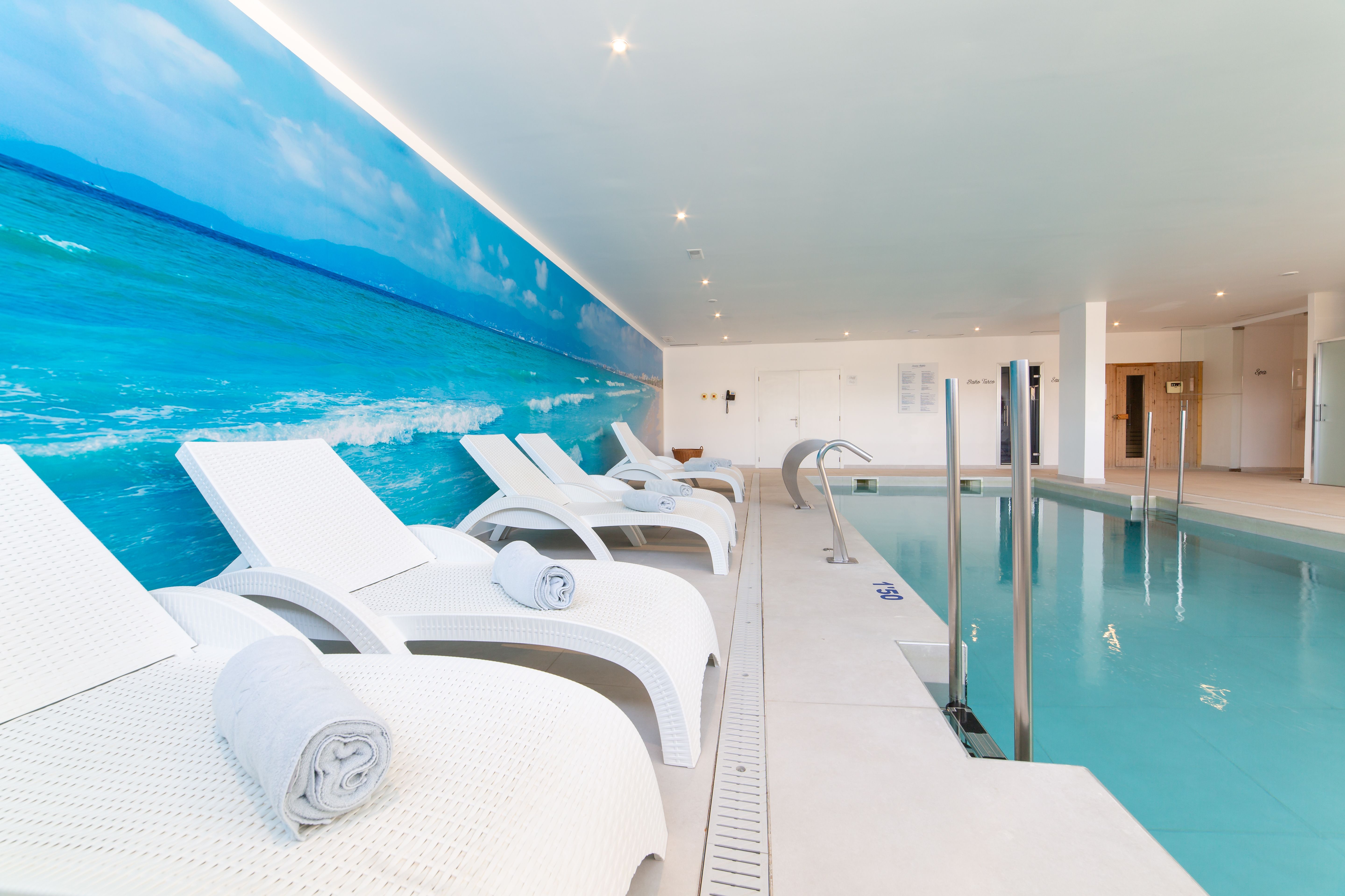 Piscină interioară