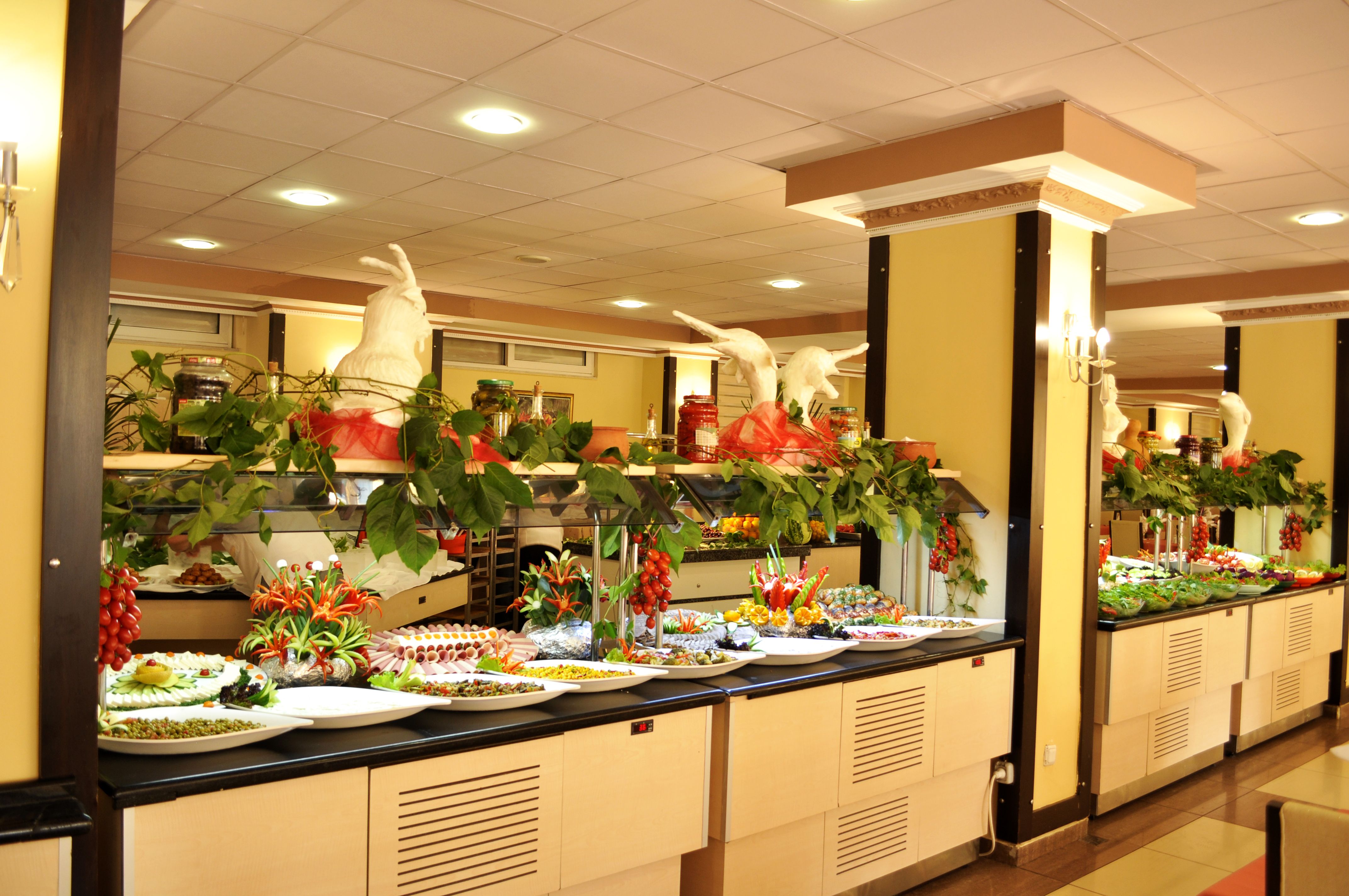  First  Class Hotel Ana Restaurant