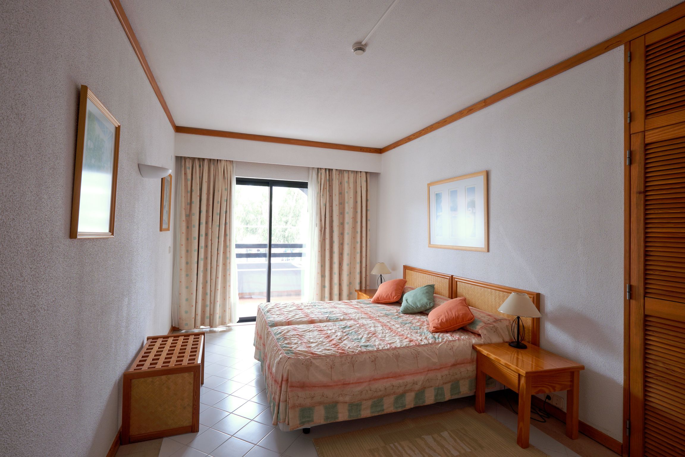 SUPERIOR ONE BEDROOM APARTMENT