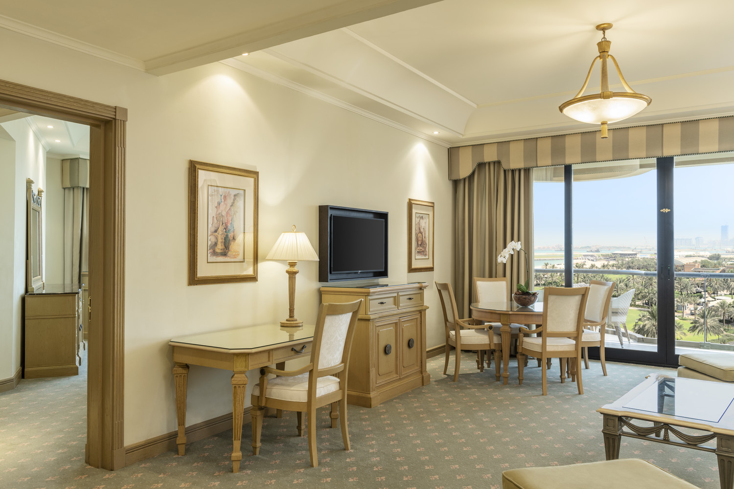 Royal Club Tower Suite