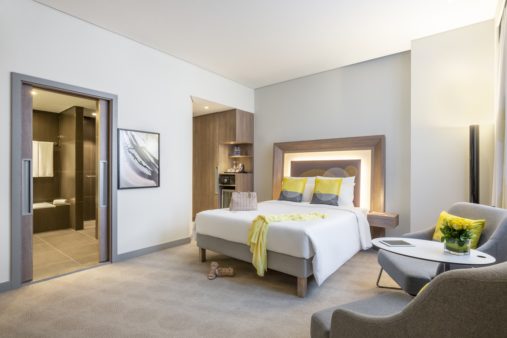 DELUXE SUITE