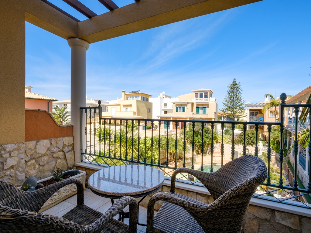 PD - CLASIC POOL VIEW/GARDEN VIEW