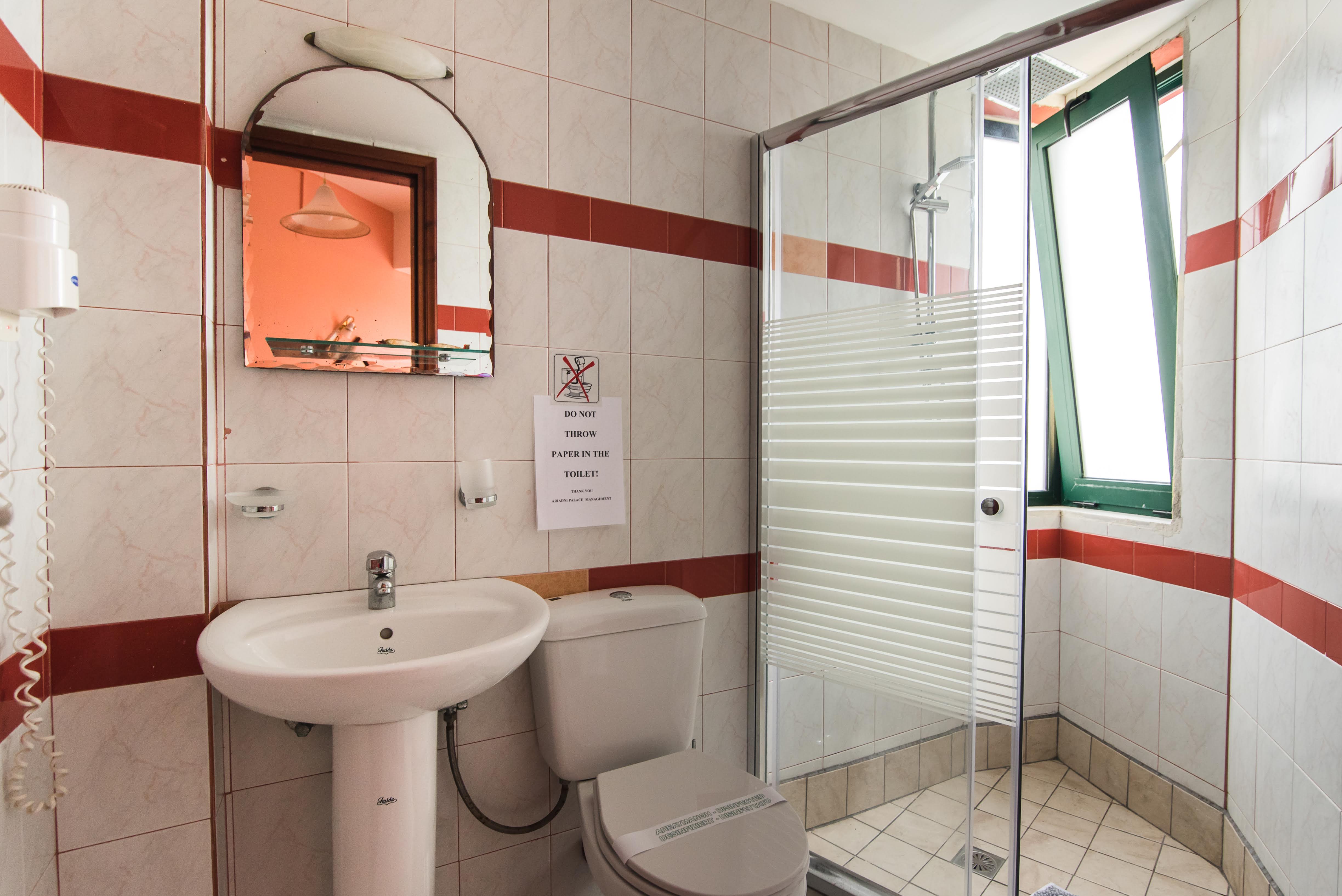 STANDARD STUDIO POOL VIEW OR SIDE SEA VIEW 2 PAX