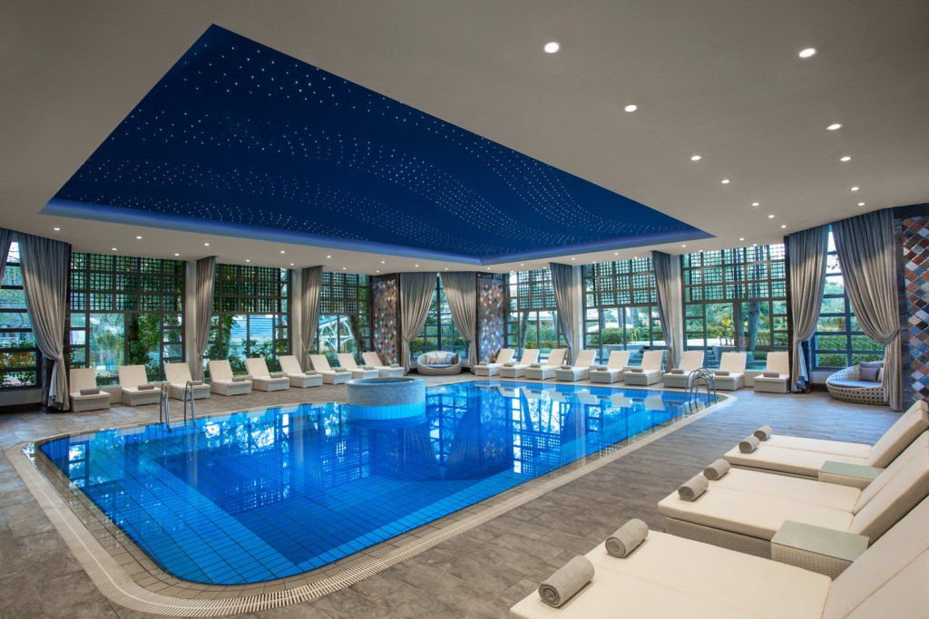 Piscină interioară