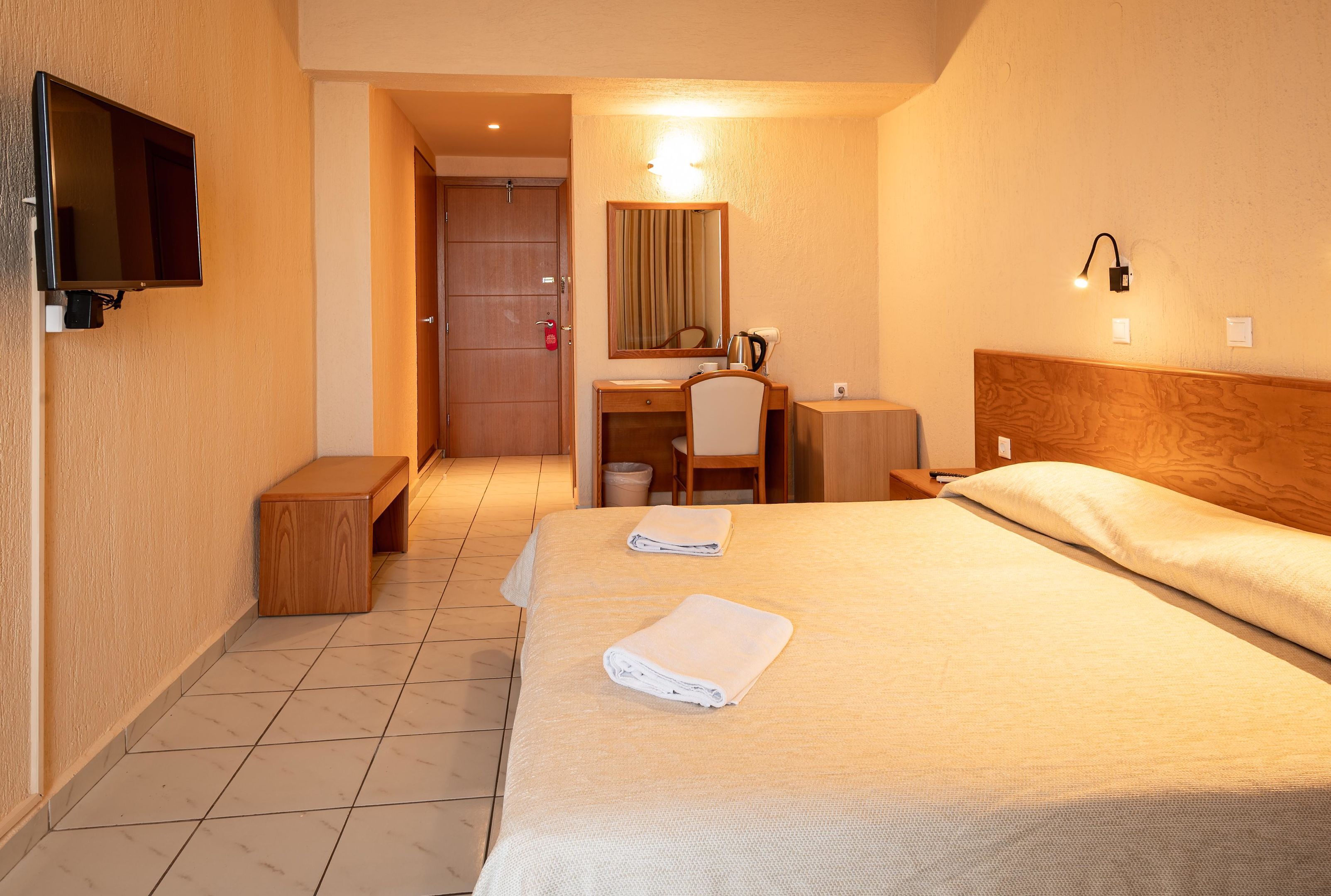 DOUBLE ROOM