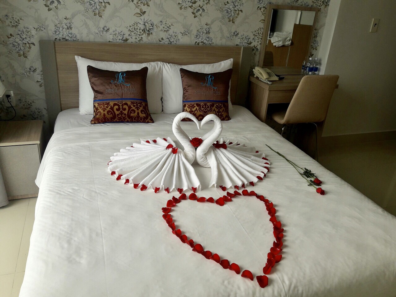DELUXE DOUBLE ROOM