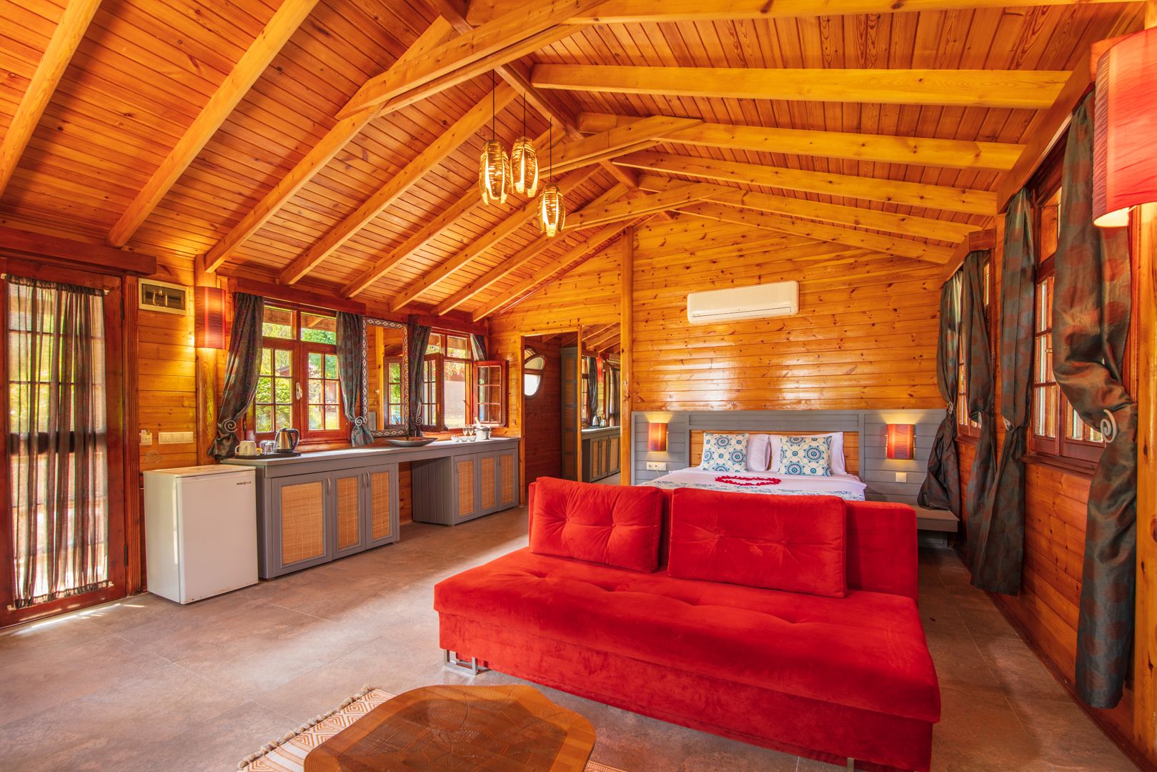 DELUXE BUNGALOW