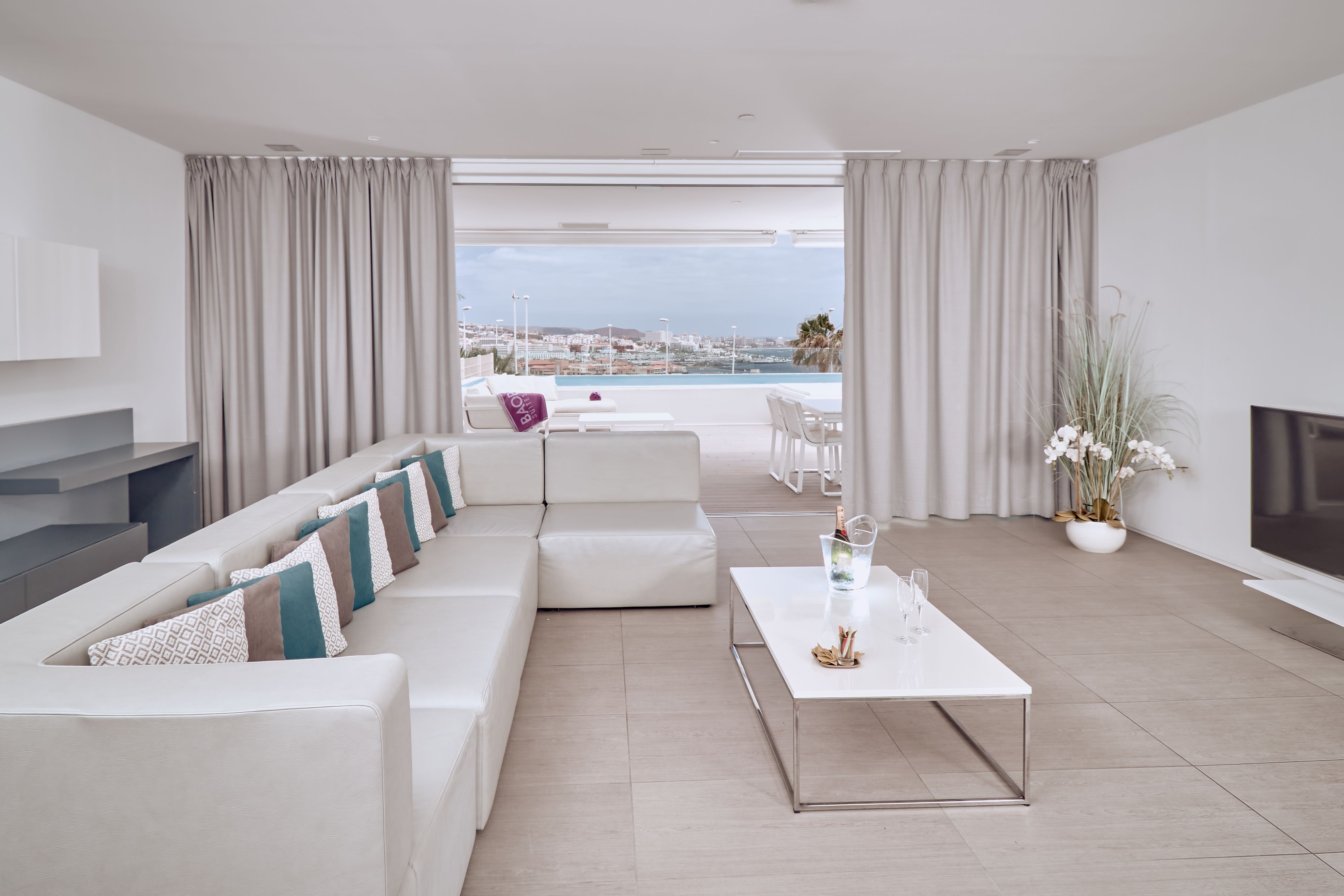 1 BEDROOM SUITE WITH PRIVATE POOL, JACUZZI, LATERAL SEA VIEW, TERRACE (DIVINITY BREEZE)