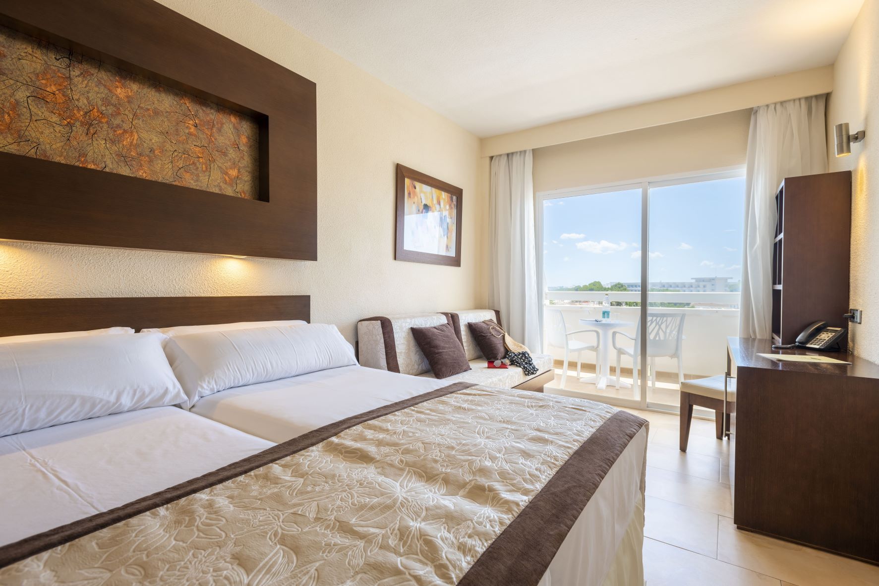 DOUBLE SIDE SEA VIEW (BALCONY)