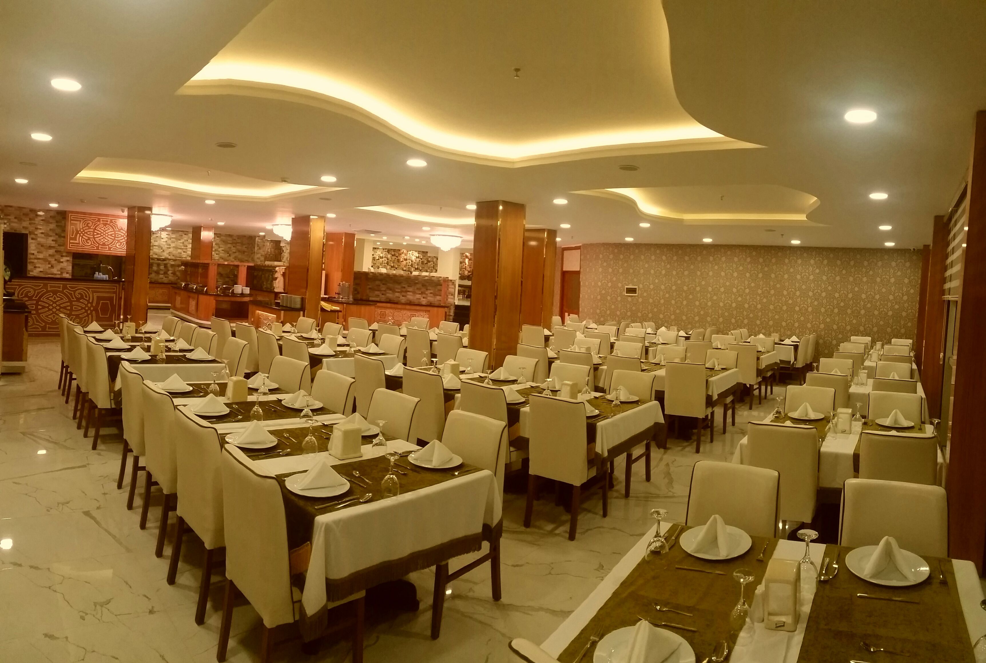 MAIN RESTAURANT