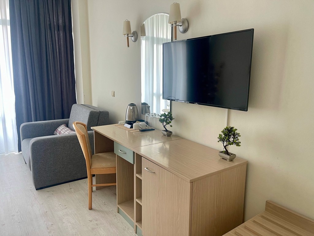 DOUBLE ROOM 