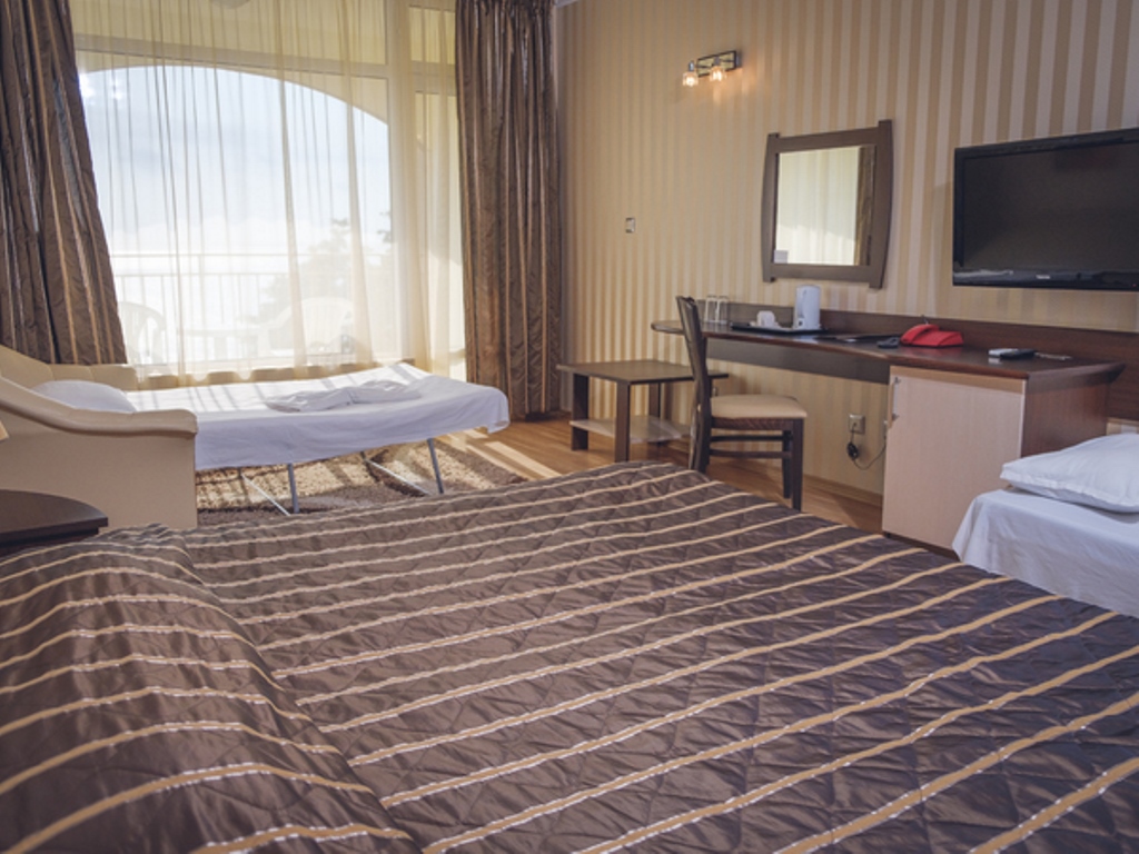 Standard Room (Lateral Sea View, Balcony or Terrace)