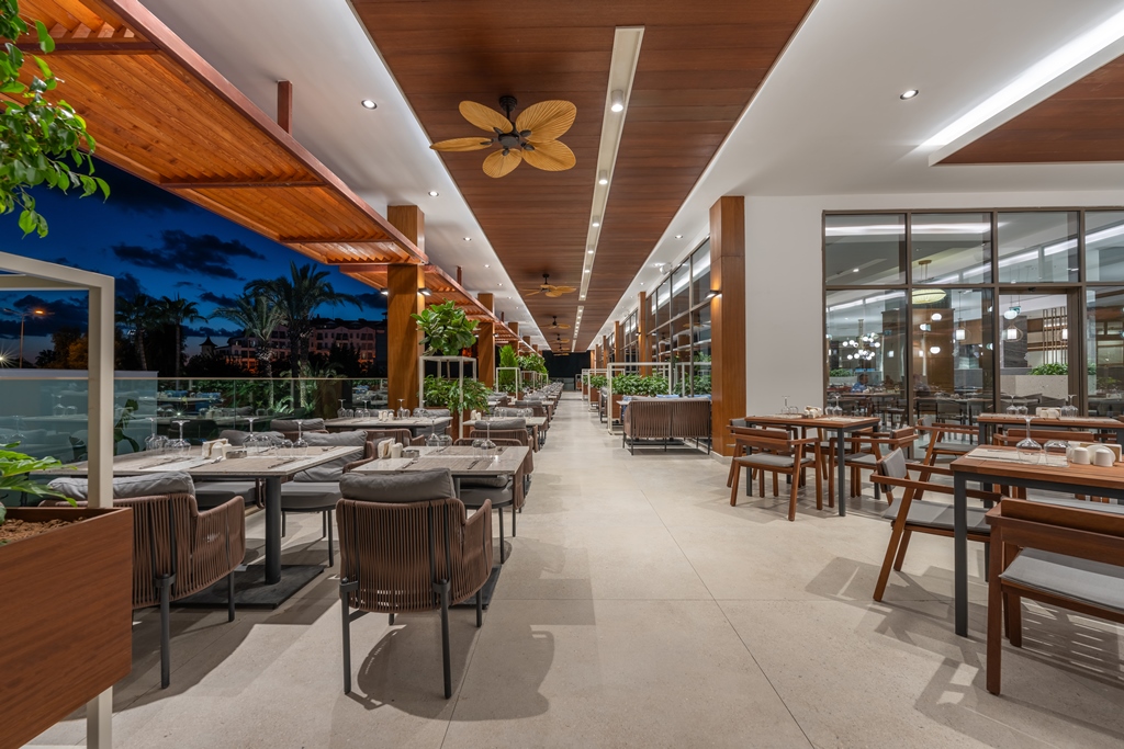 MAIN RESTAURANT