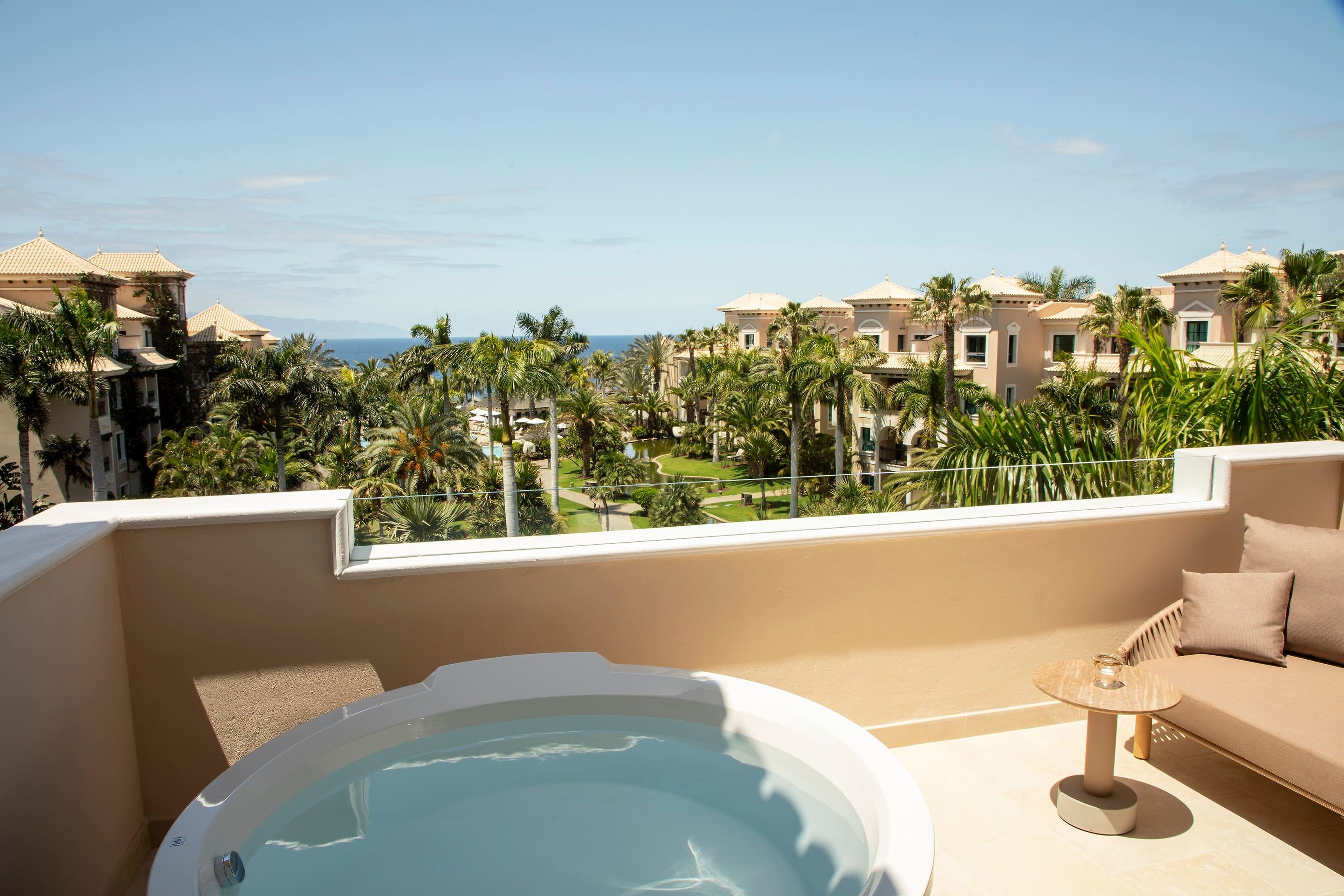 RED LEVEL - MASTER SUITE RESORT VIEW