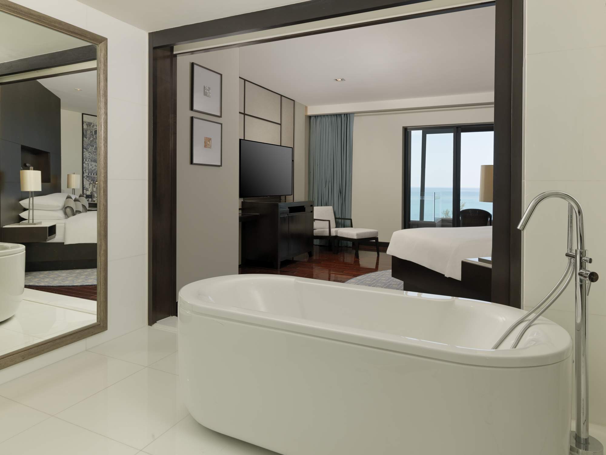 KING/ TWIN BED OCEAN VIEW CLUB ACCESS  
