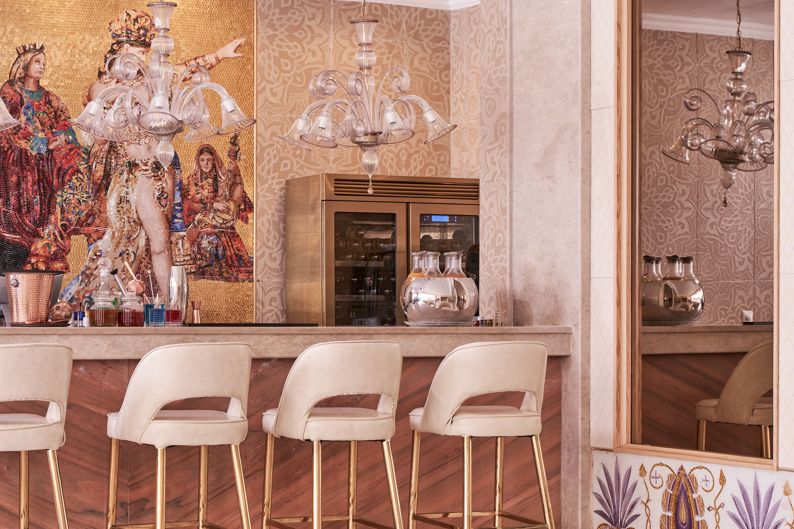 Rea Lobby Bar