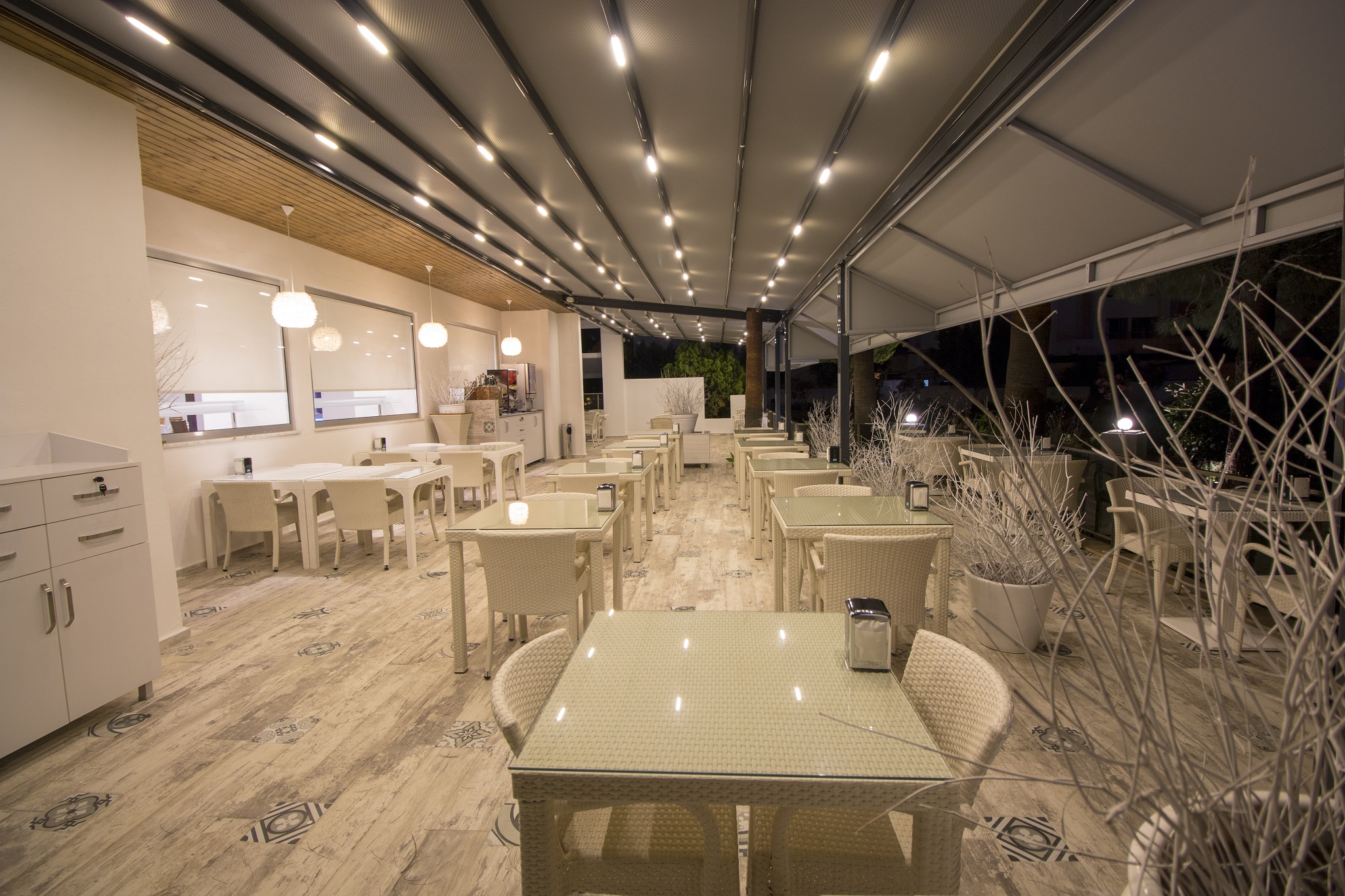 MAIN RESTAURANT