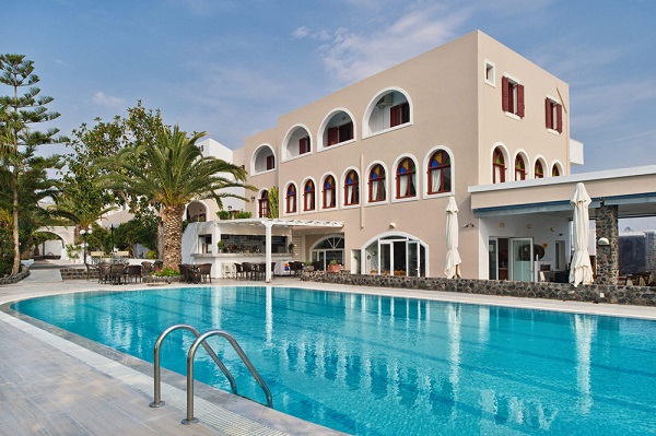 Santorini, Makarios Beach, exterior, piscina, hotel.jpg