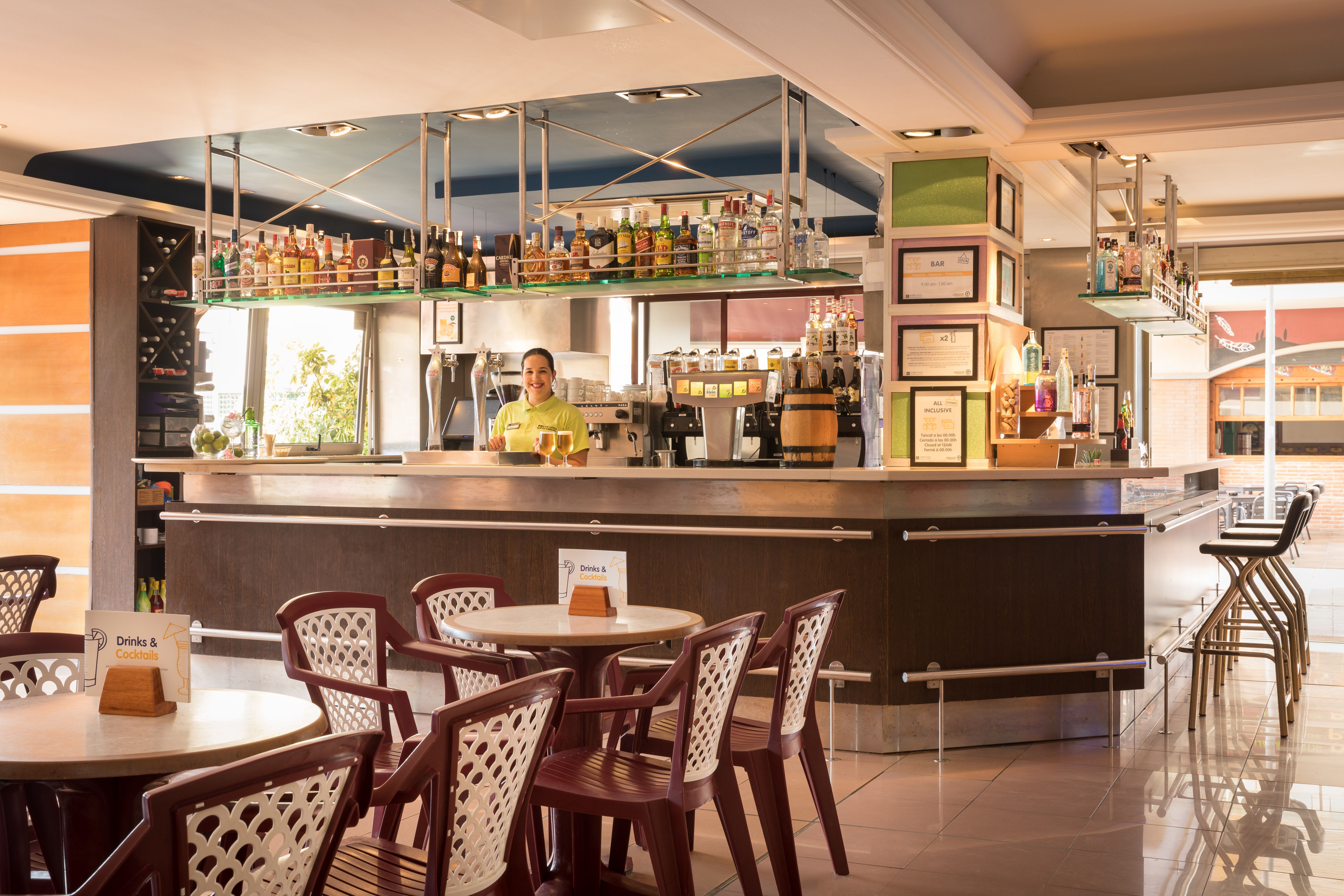 MAIN BAR