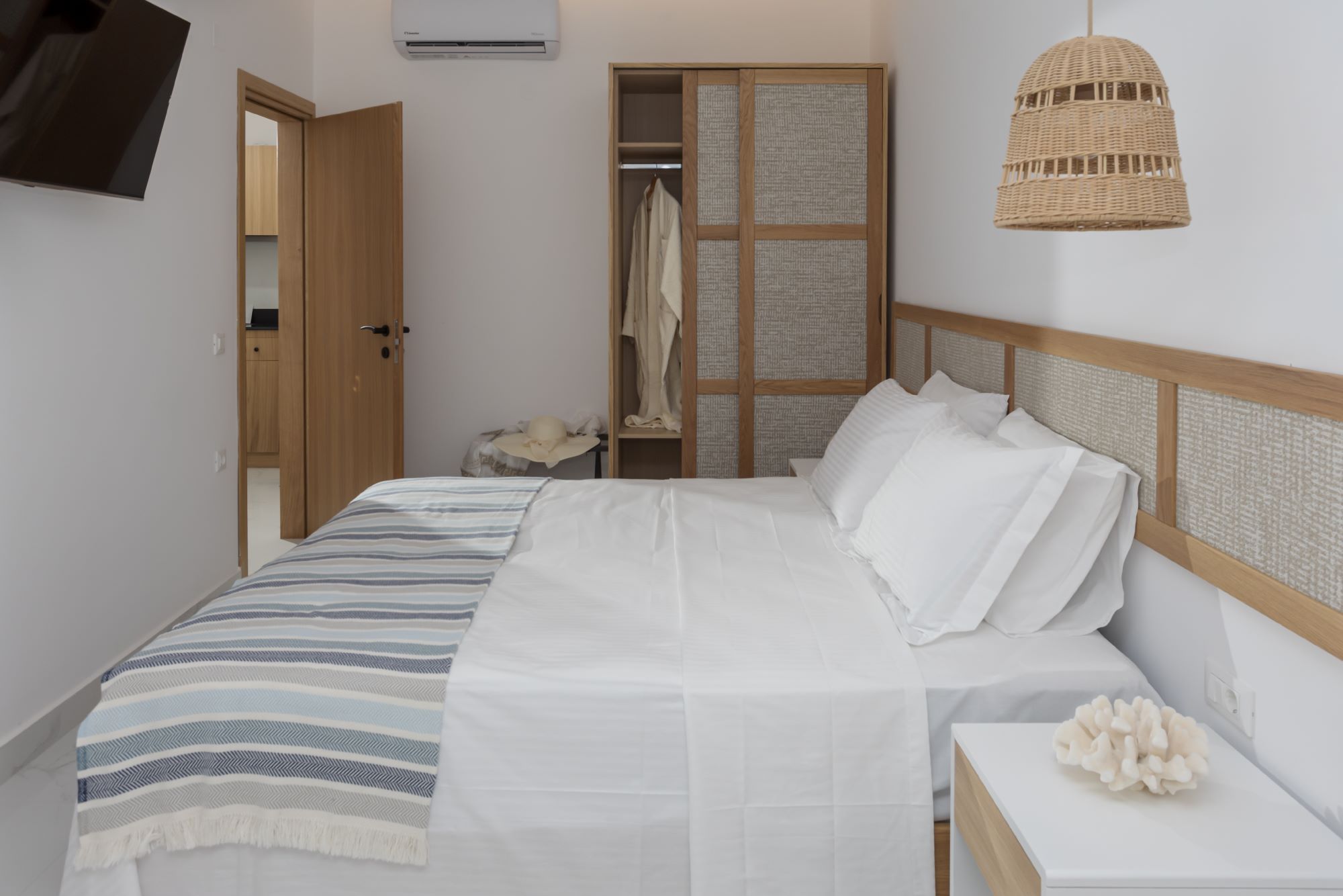 LUXURY GRAND SUIT SEA VIEW TERRACE