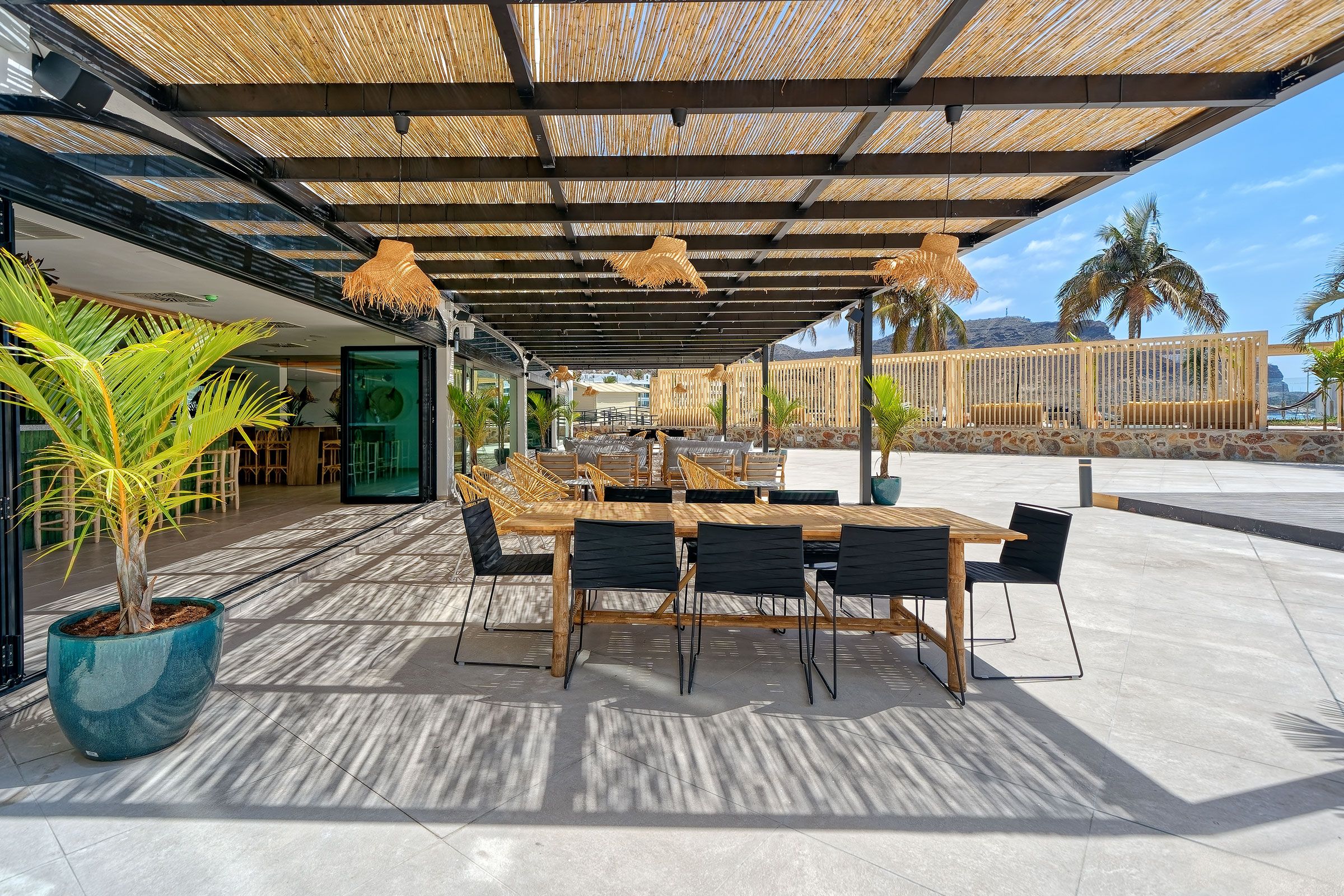 MOGAN LOUNGE BAR