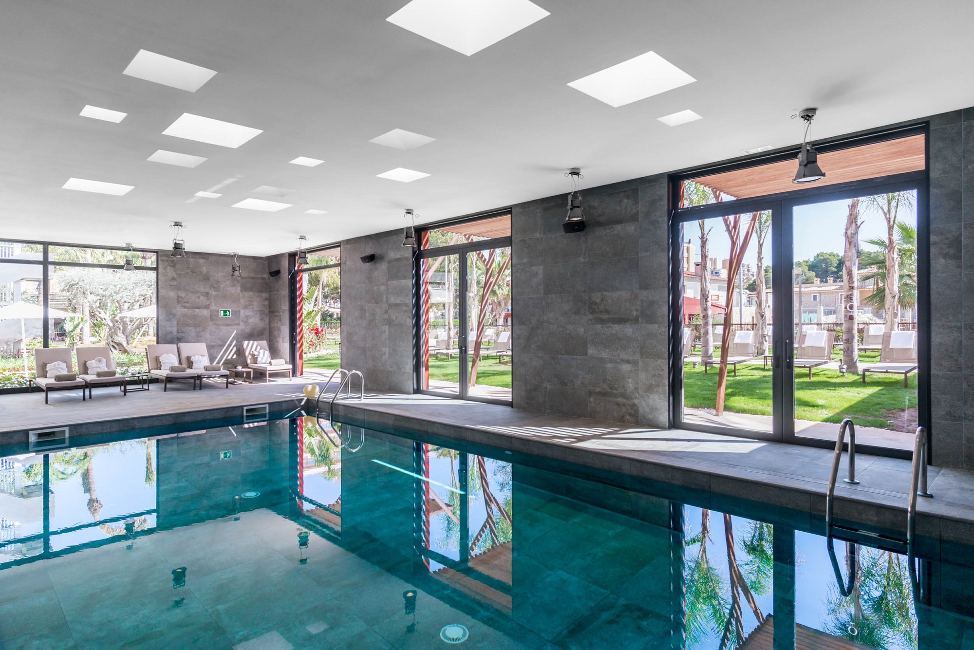 Piscină interioară