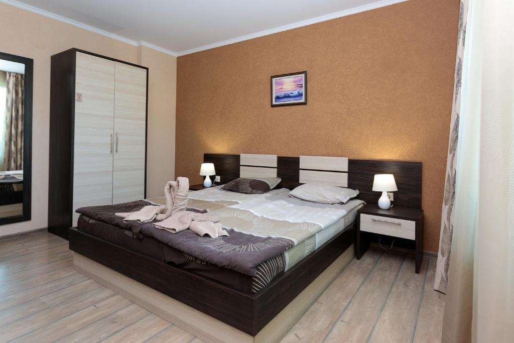 LARGE STANDARD ROOM (BALCONY)
