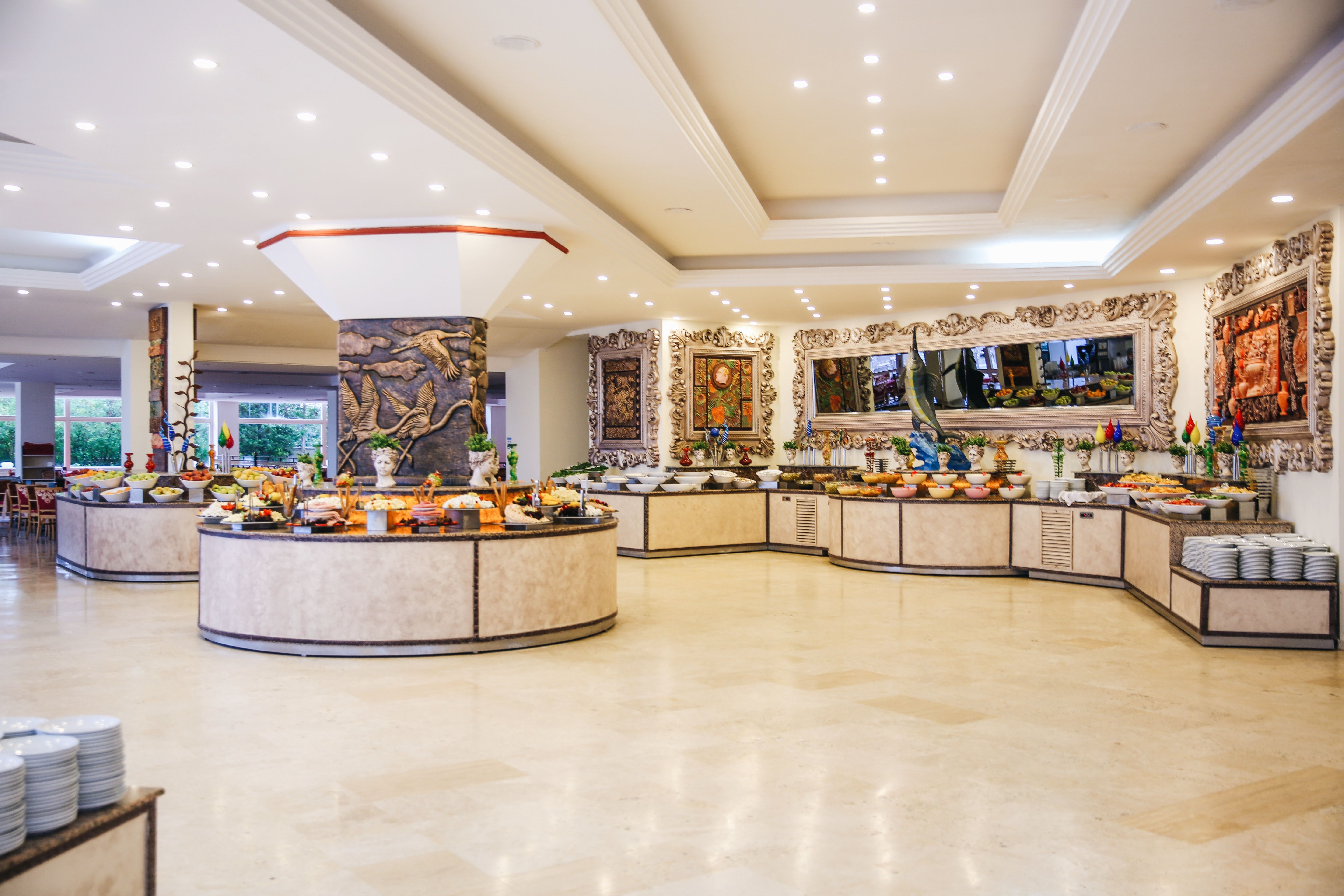 MAIN RESTAURANT