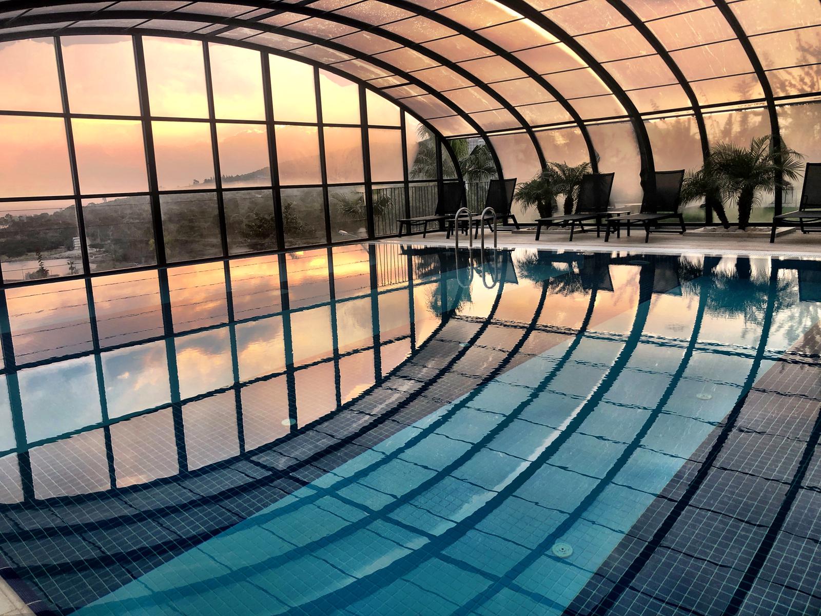 Piscina exterioara/interioara
