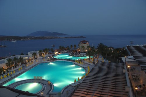 Hotel Wow Bodrum Resort piscina.jpg