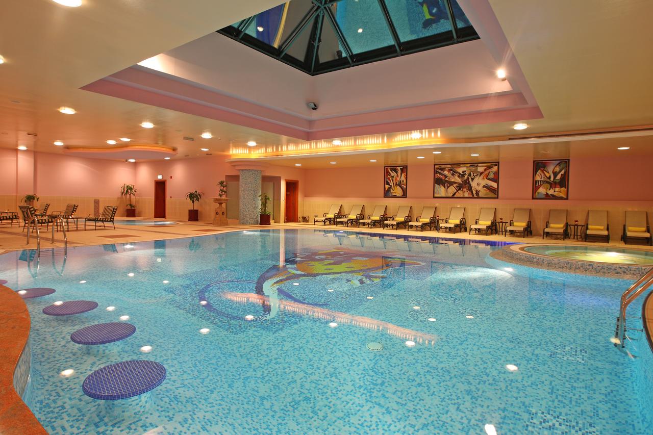 Piscină interioară