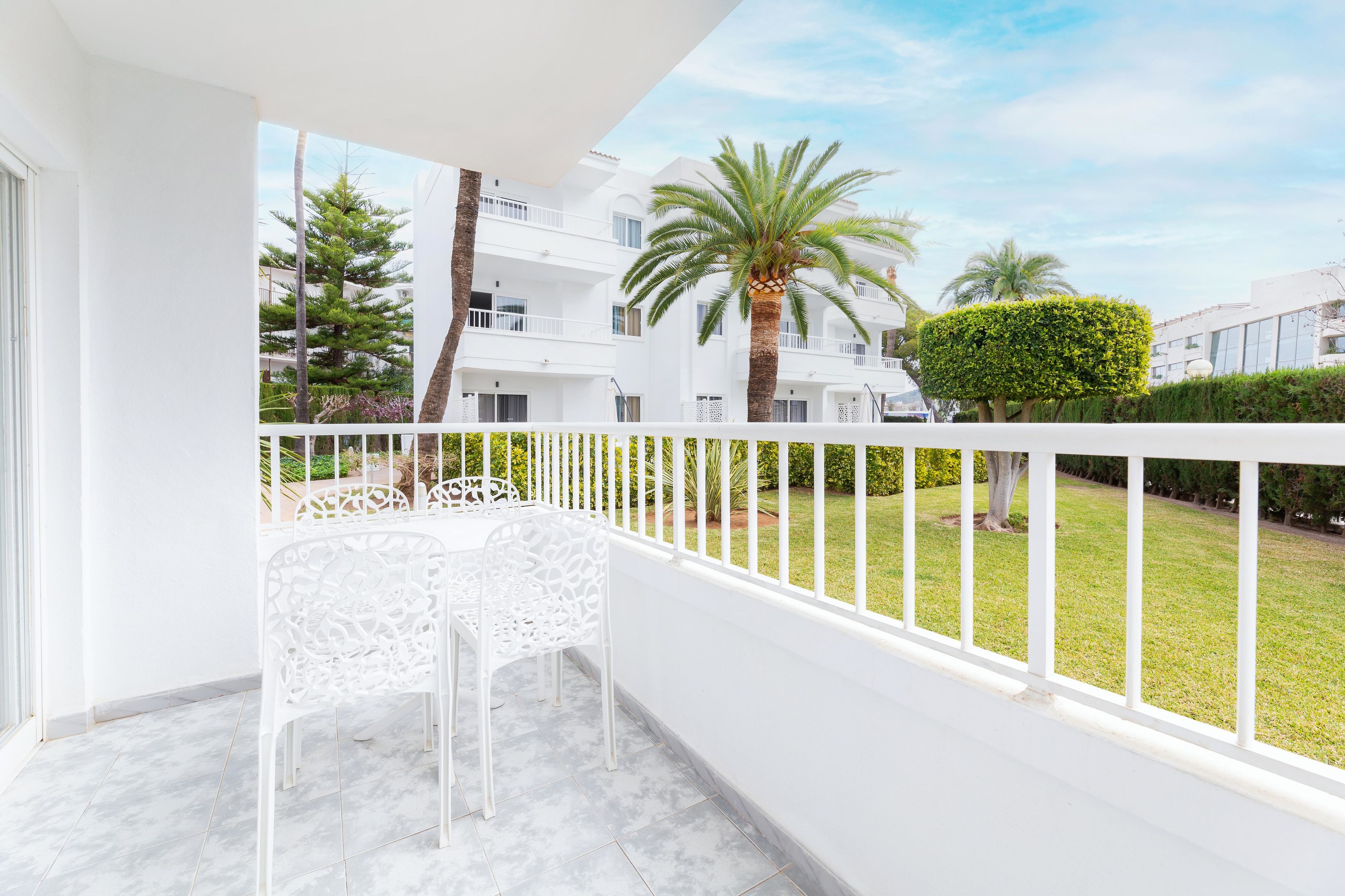 PROMO ONE BEDROOM APARTMENT PALM GARDEN - ANNEX - BALCONY OR TERRACE