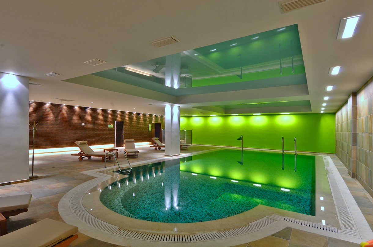 Piscină interioară