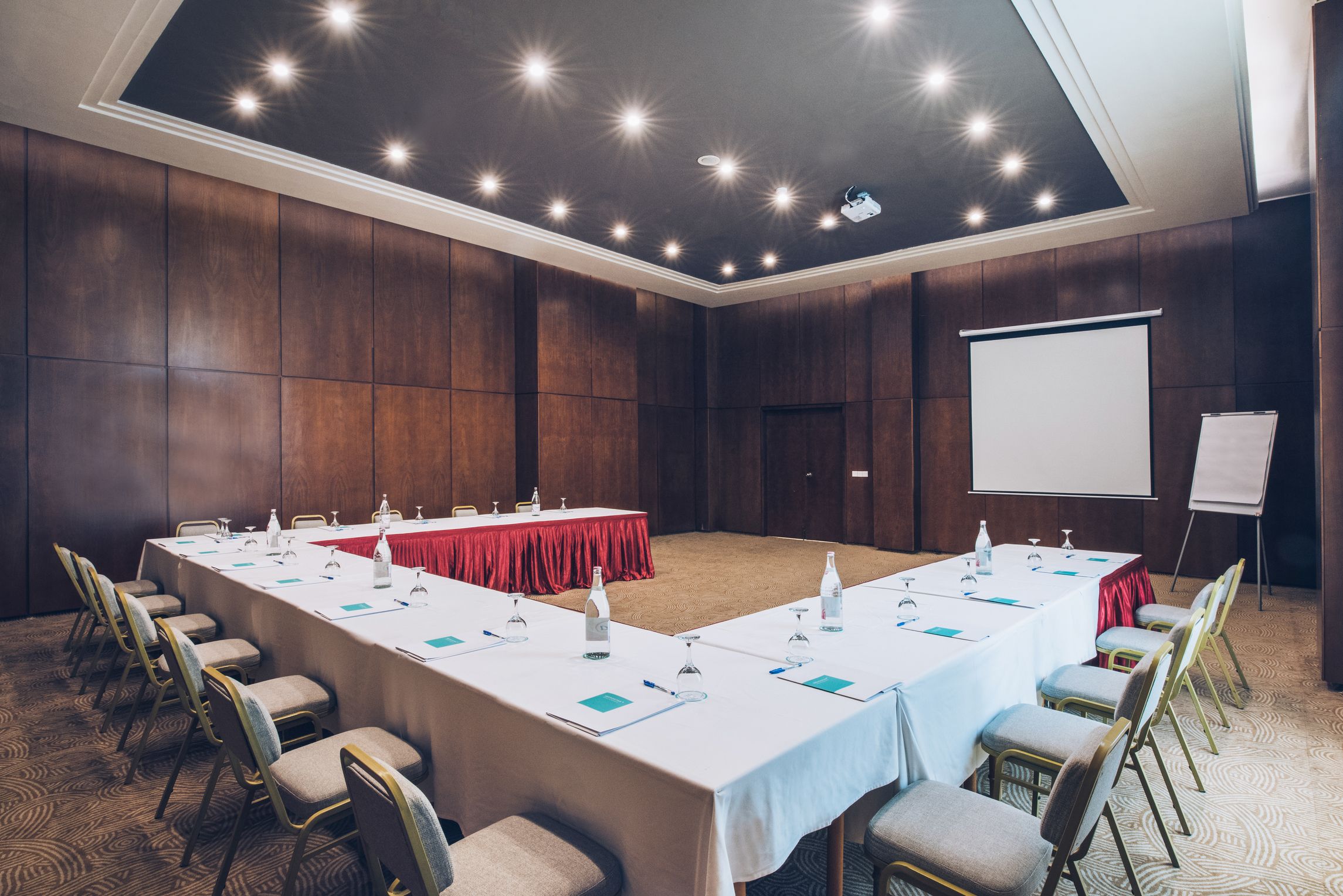 MICE (servicii de organizare de întâlniri, conferințe, alte evenimente)