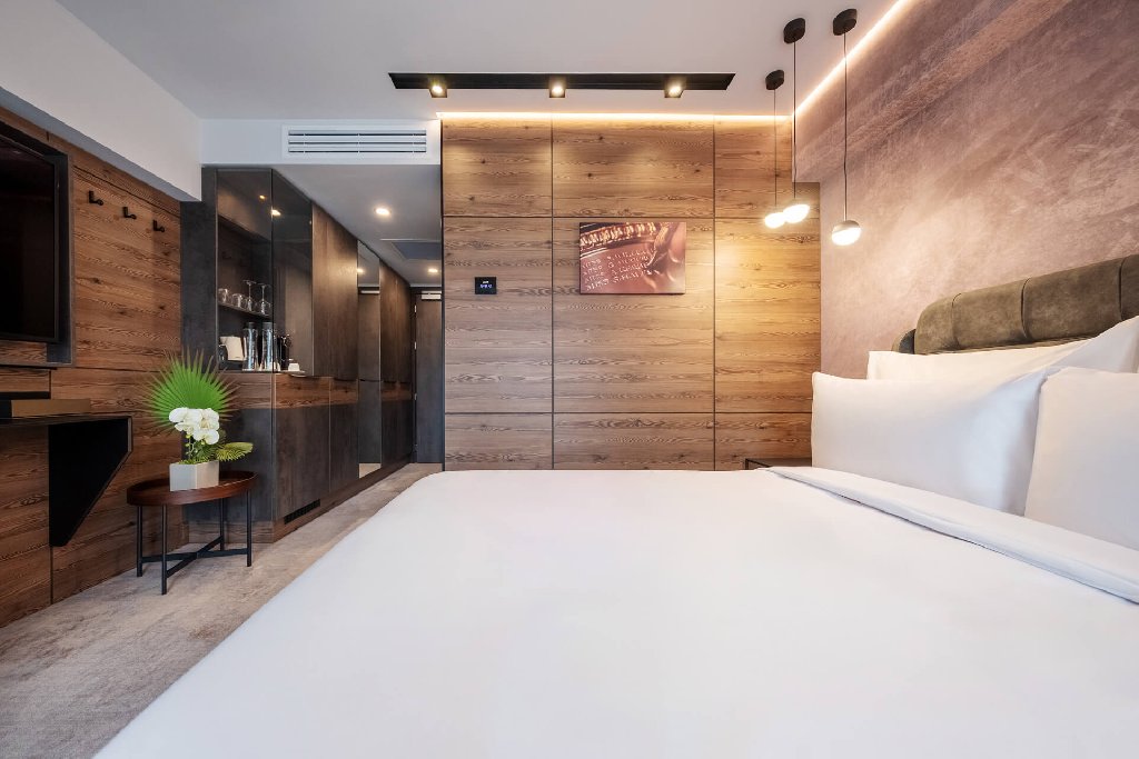 Smart stay room