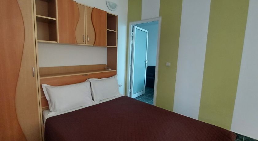 VILA 7-APARTAMENT 3 - ETAJ 1 CU TERASA SI VEDERE PARTIALA LA MARE 