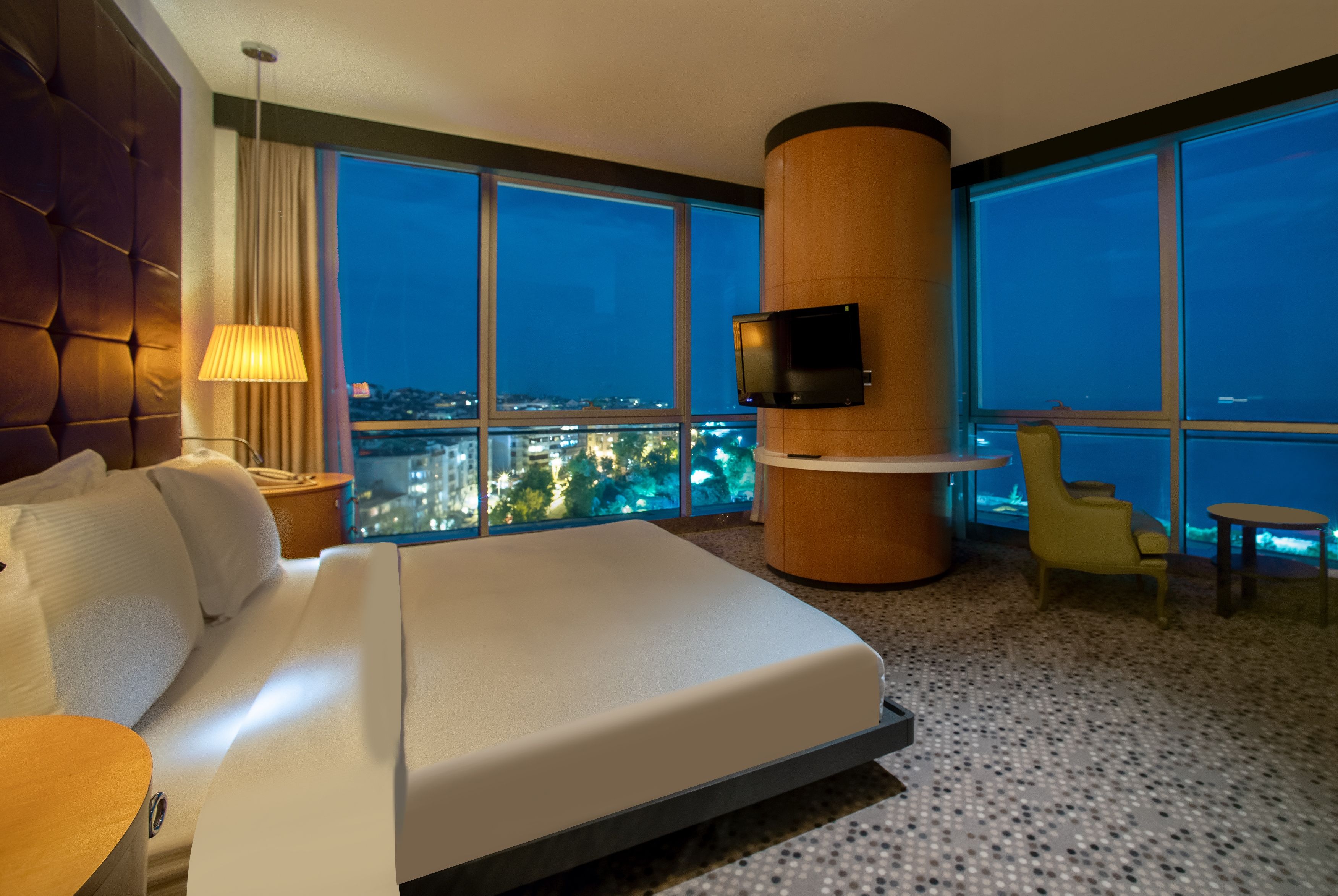 ONE BEDROOM SUITE WITH SEA VIEW