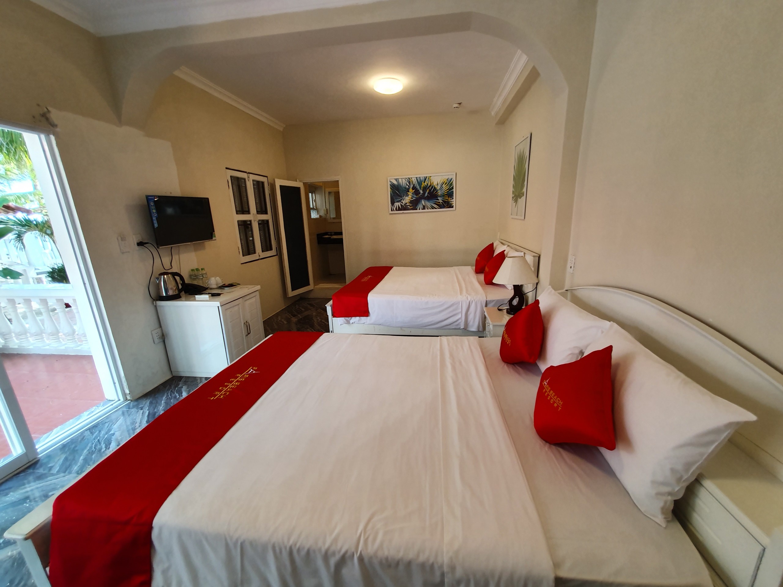 STANDARD FAMILY ROOM WITH BALCONY