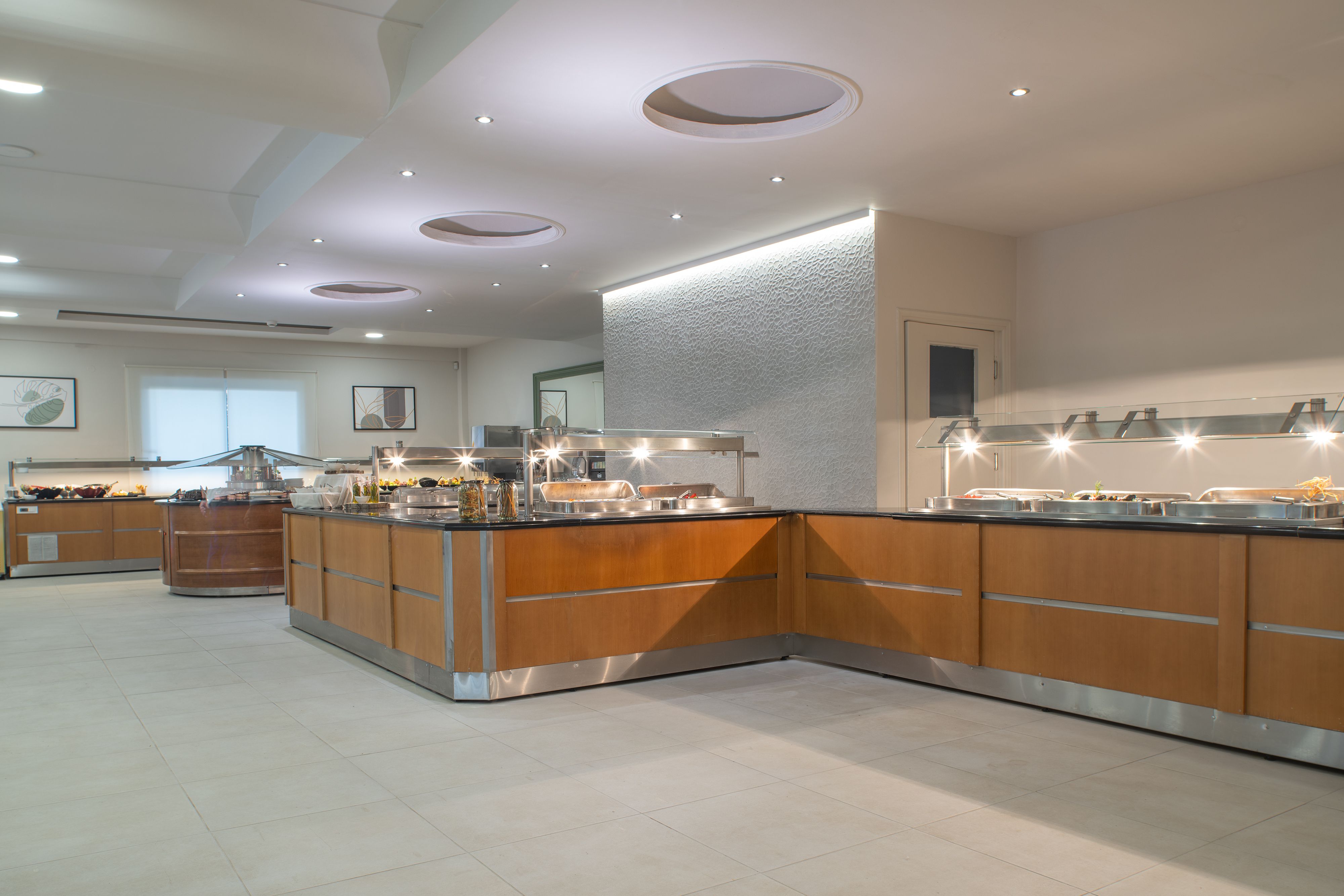 MAIN RESTAURANT 