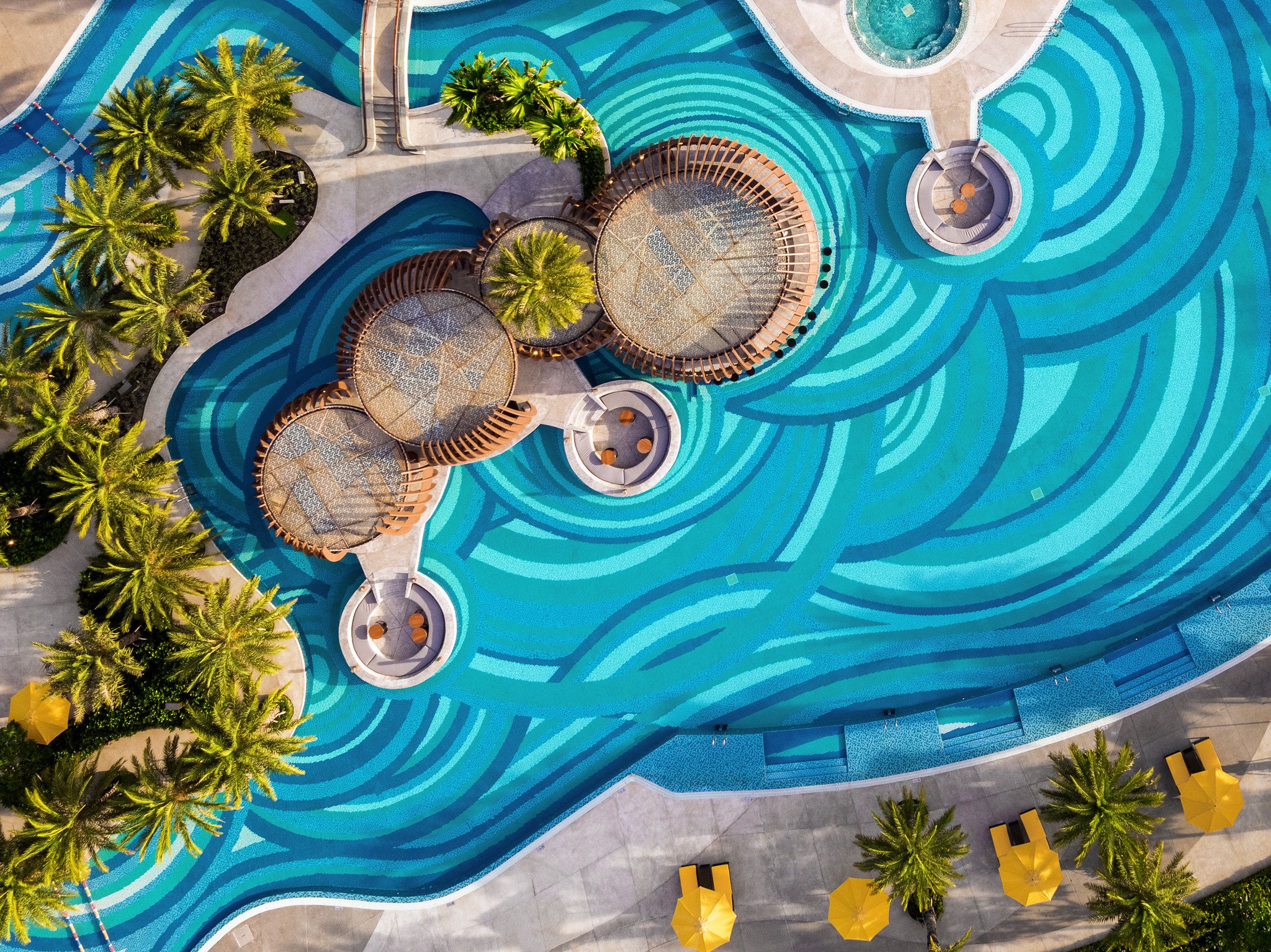 COCONUTZ POOL BAR