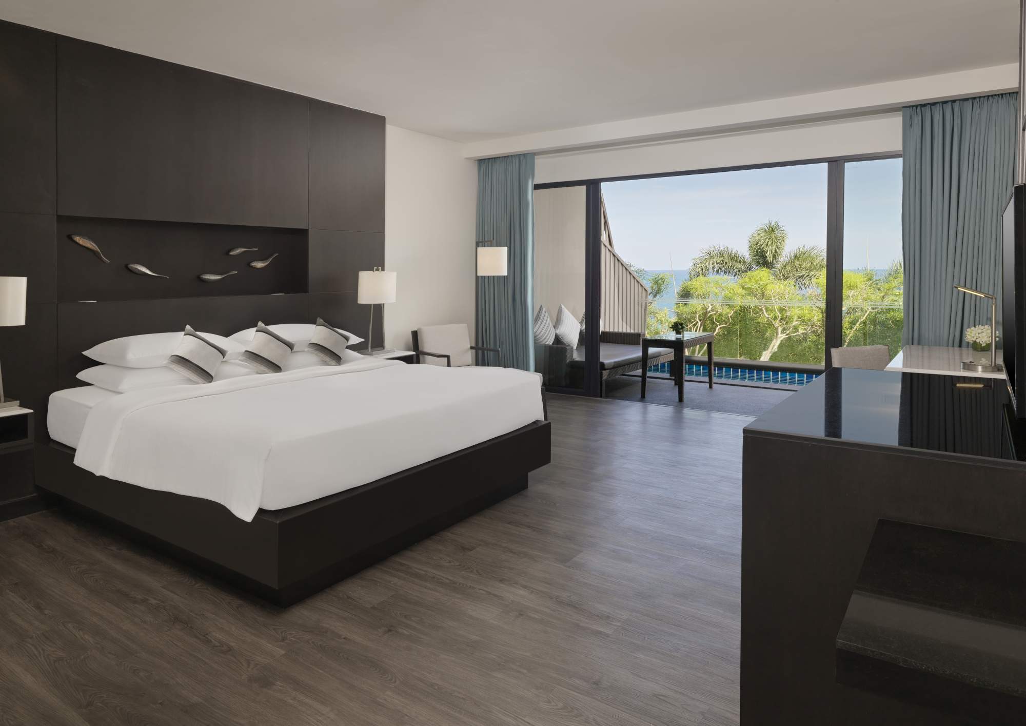 KING BED WITH PLUNGE POOL