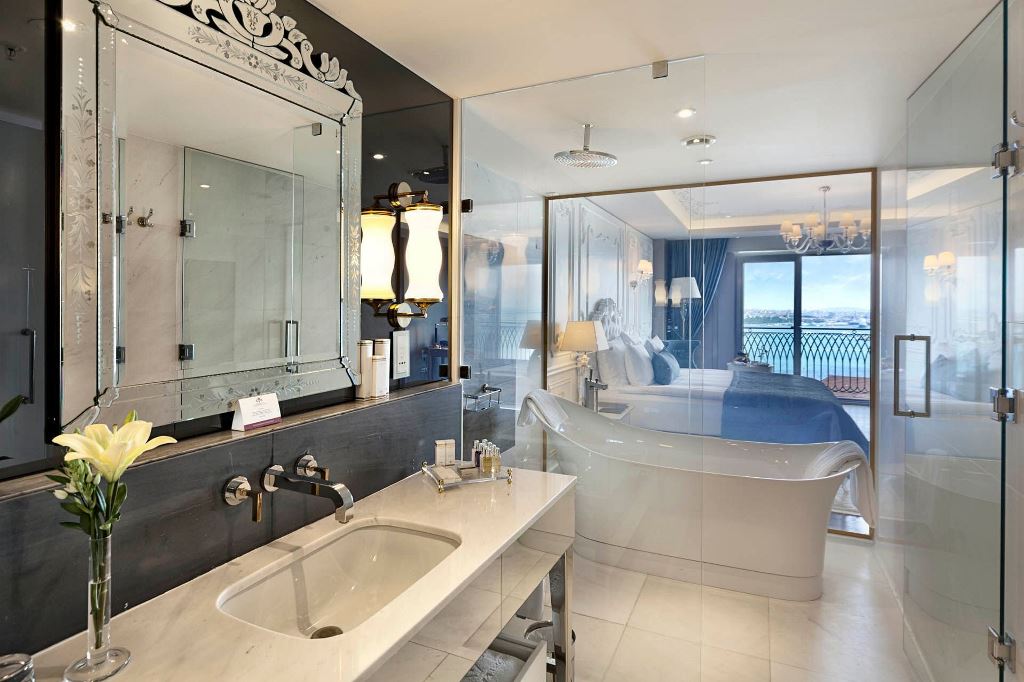 DELUXE ROOM BOSPHORUS VIEW