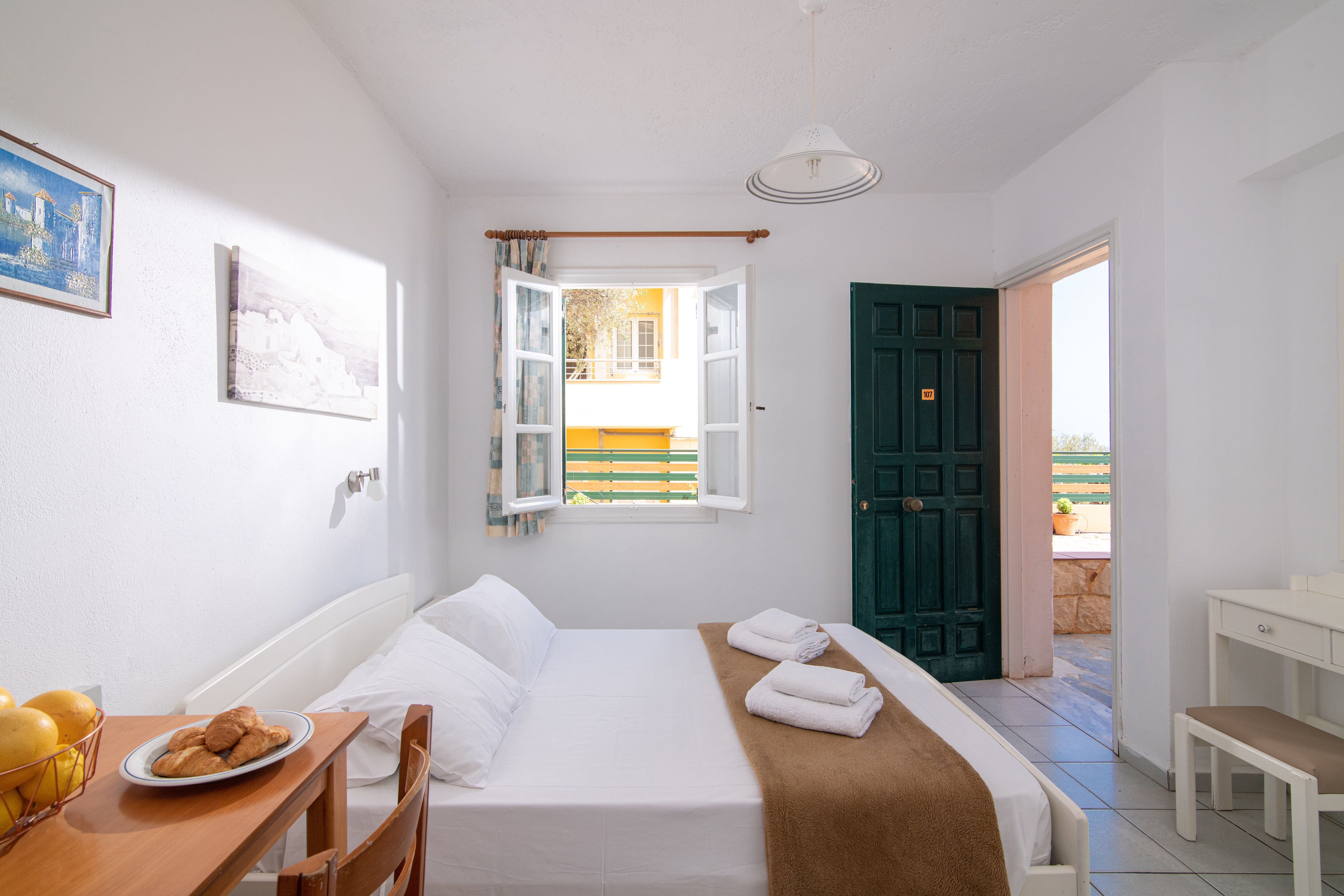Studio with Garden or Pool View